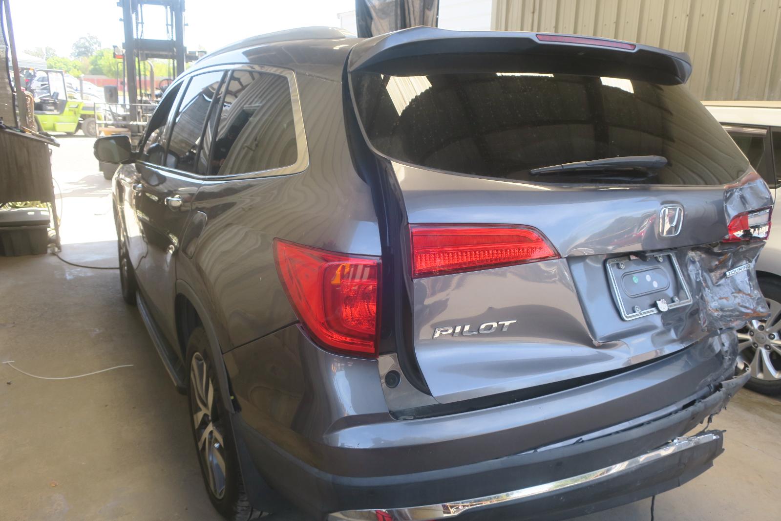 2016 Honda Pilot -- Photo 2