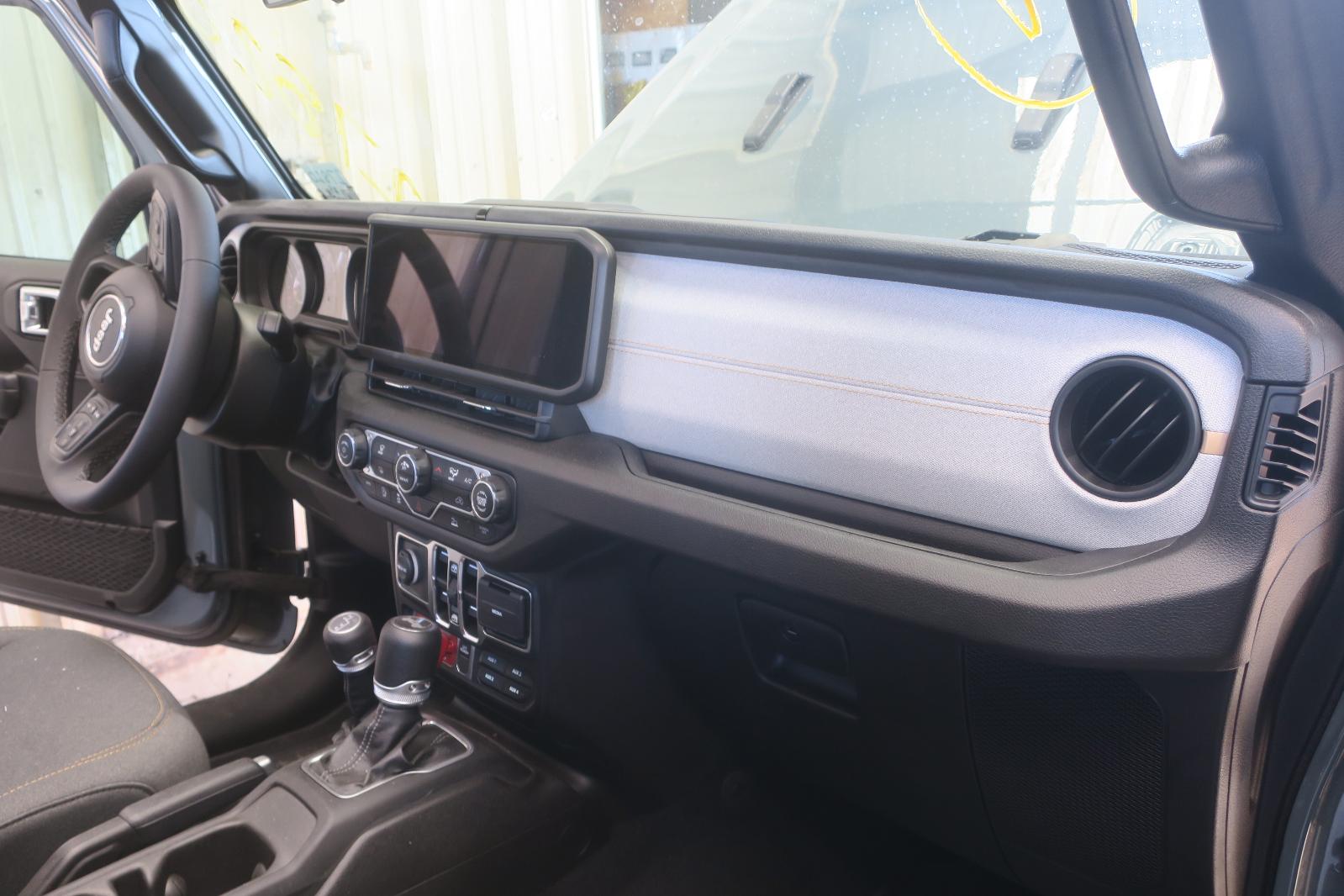 2025 Jeep Wrangler -- Photo 13