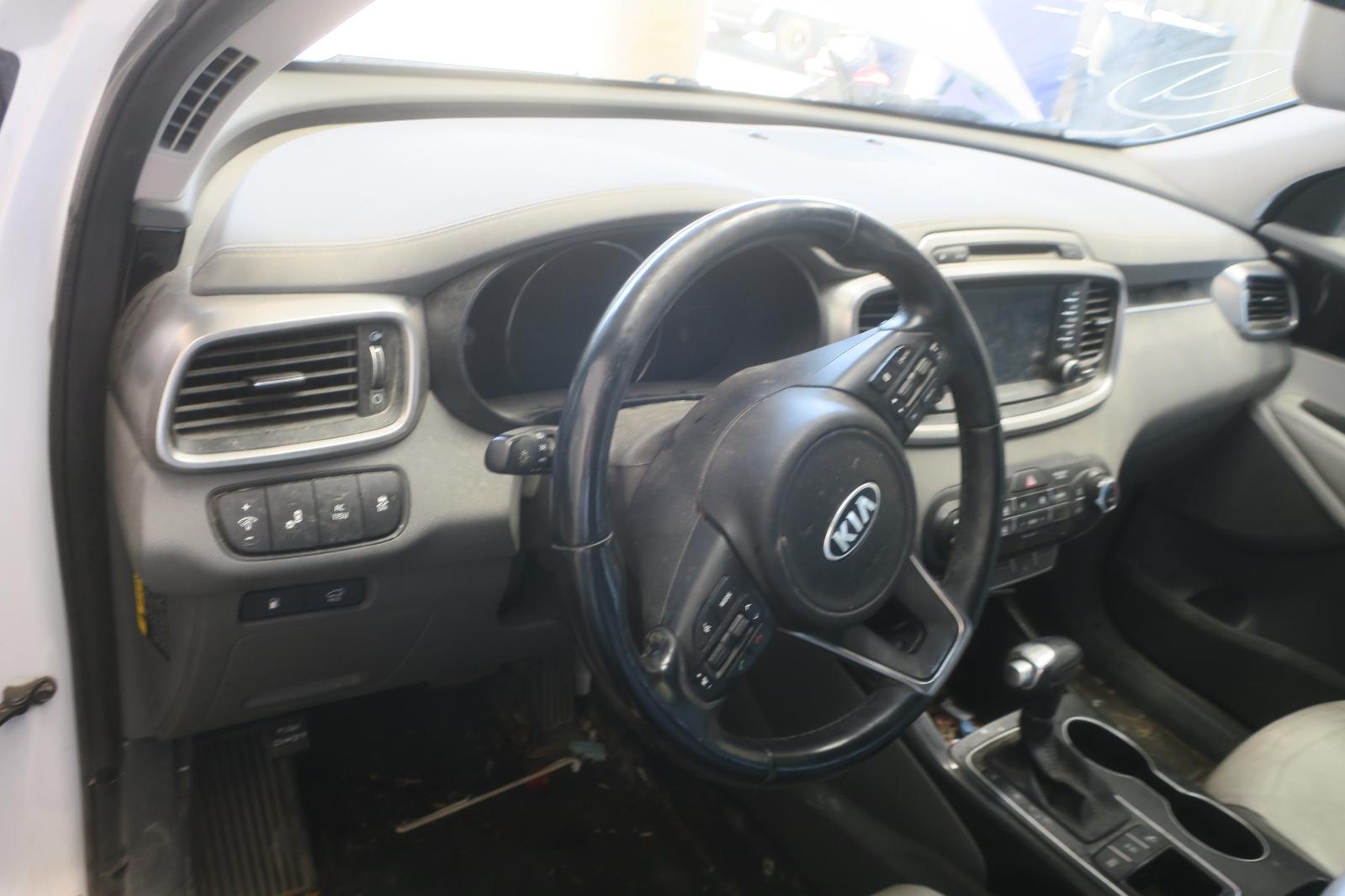 2017 Kia Sorento -- Photo 5
