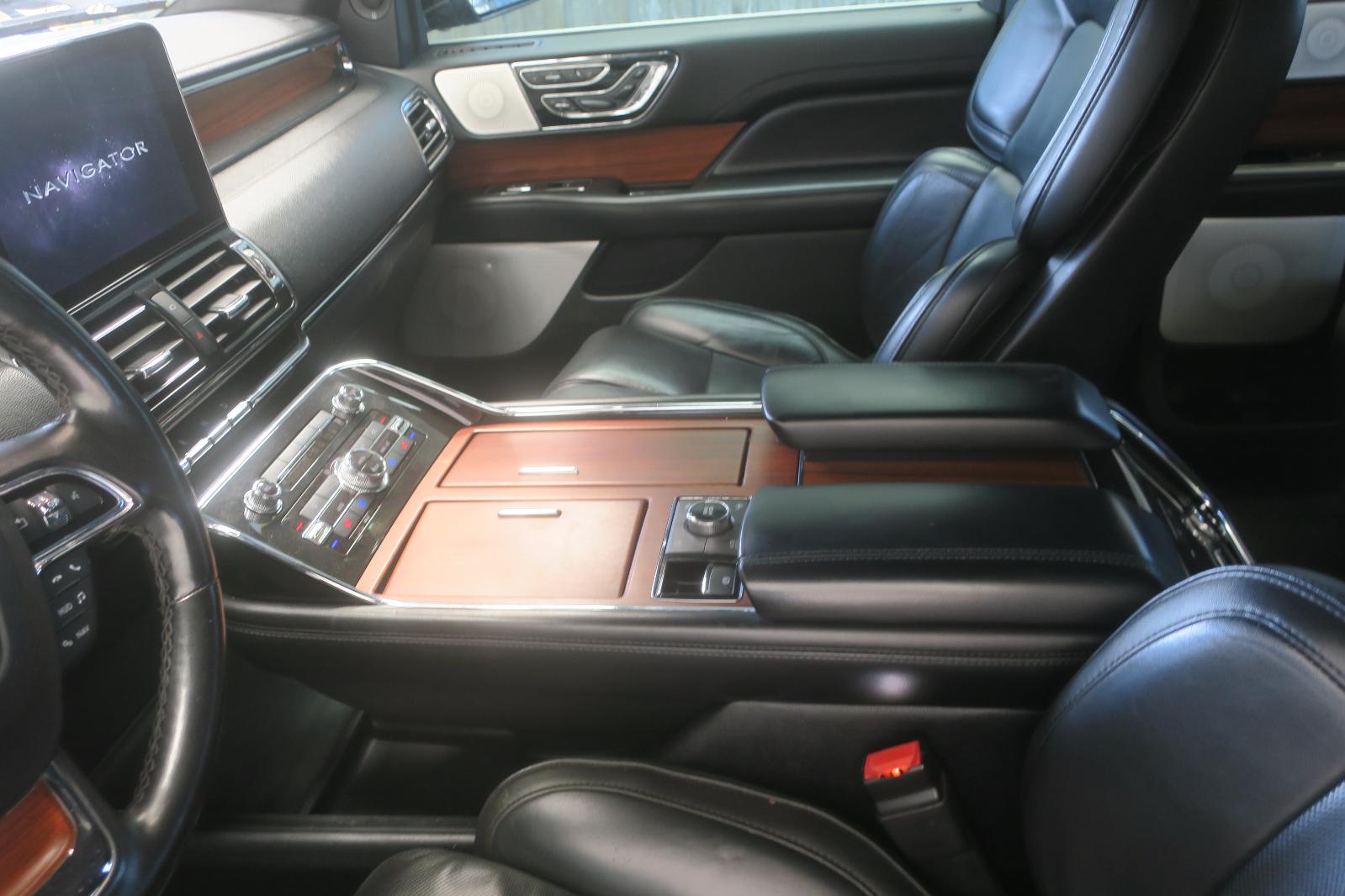 2018 Lincoln Navigator -- Photo 7