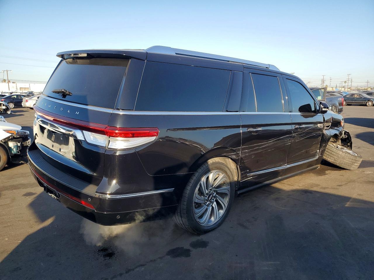 2022 Lincoln Navigator -- Photo 3