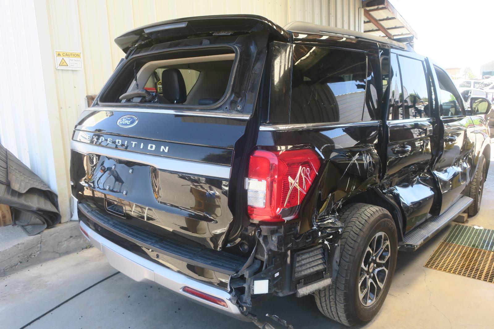 2024 Ford Expedition -- Photo 3