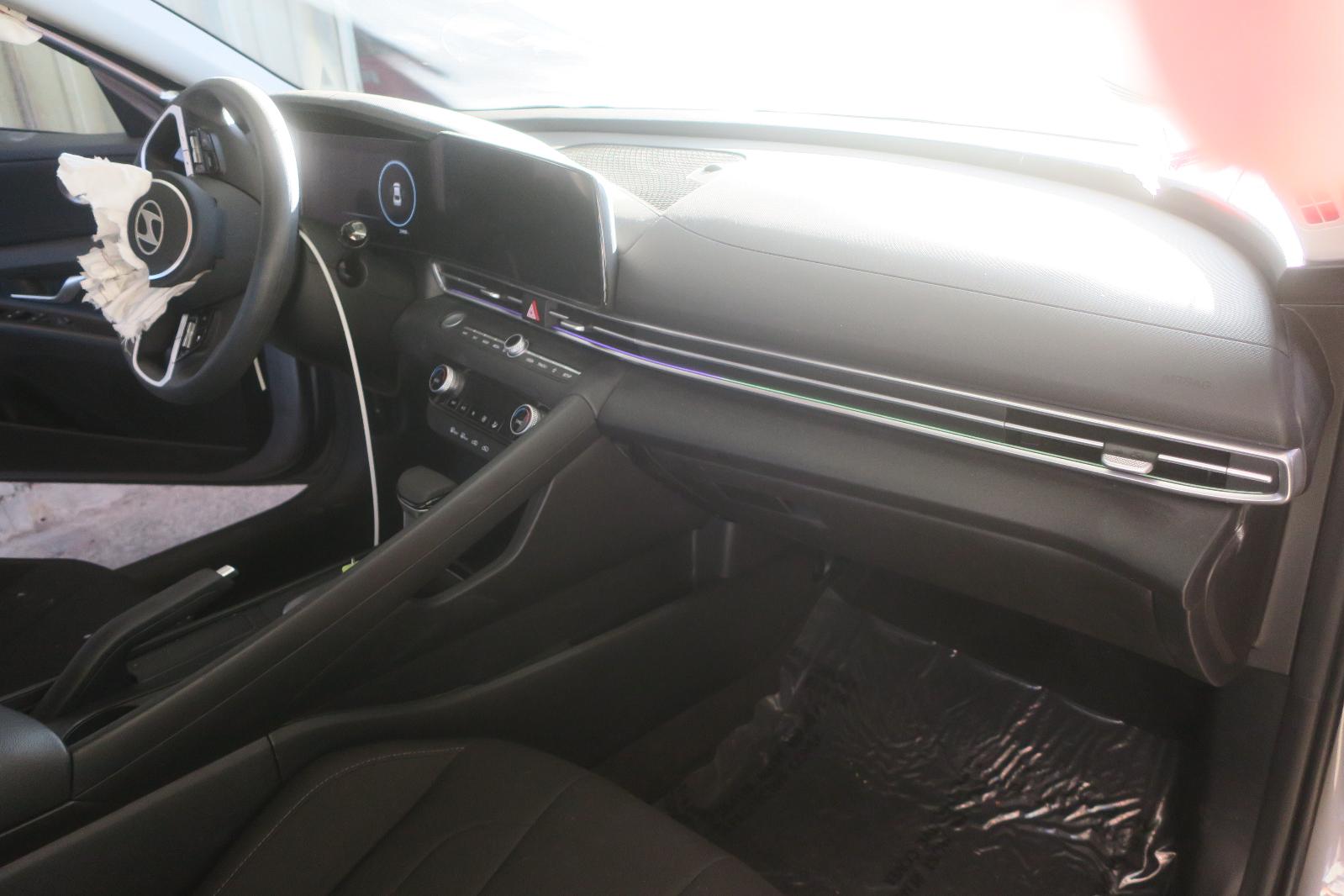 2024 Hyundai Elantra -- Photo 13