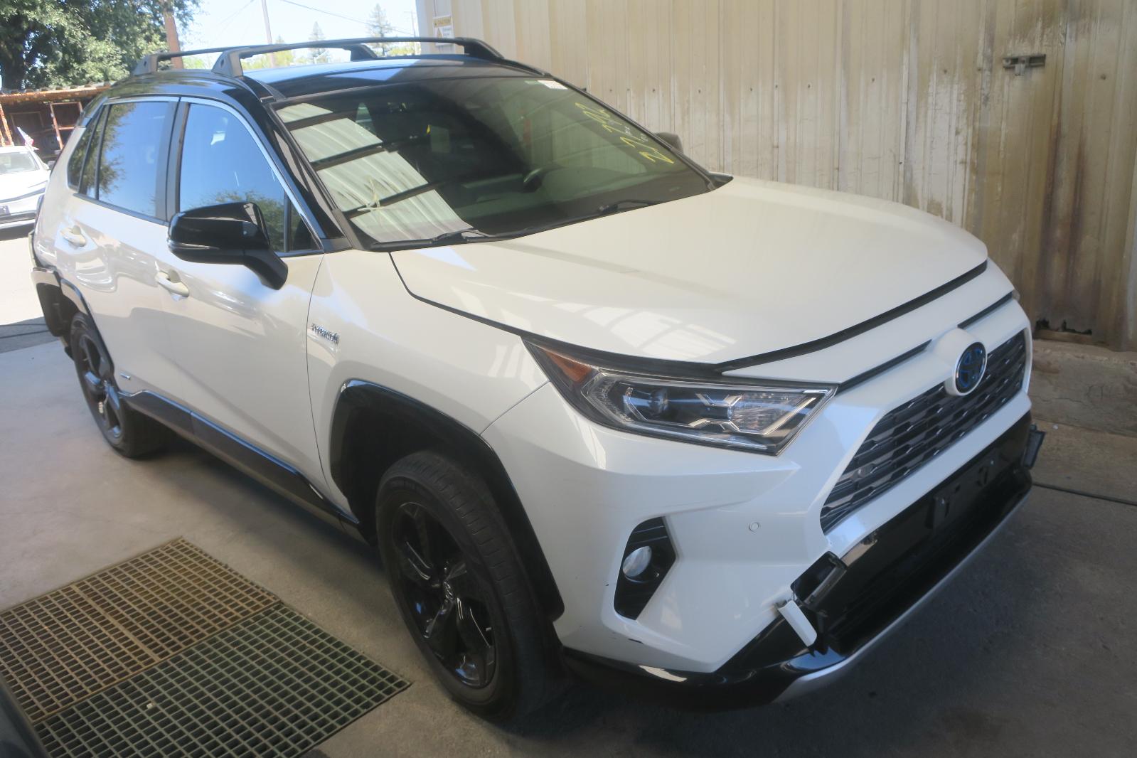 2019 Toyota Rav4 -- Photo 4