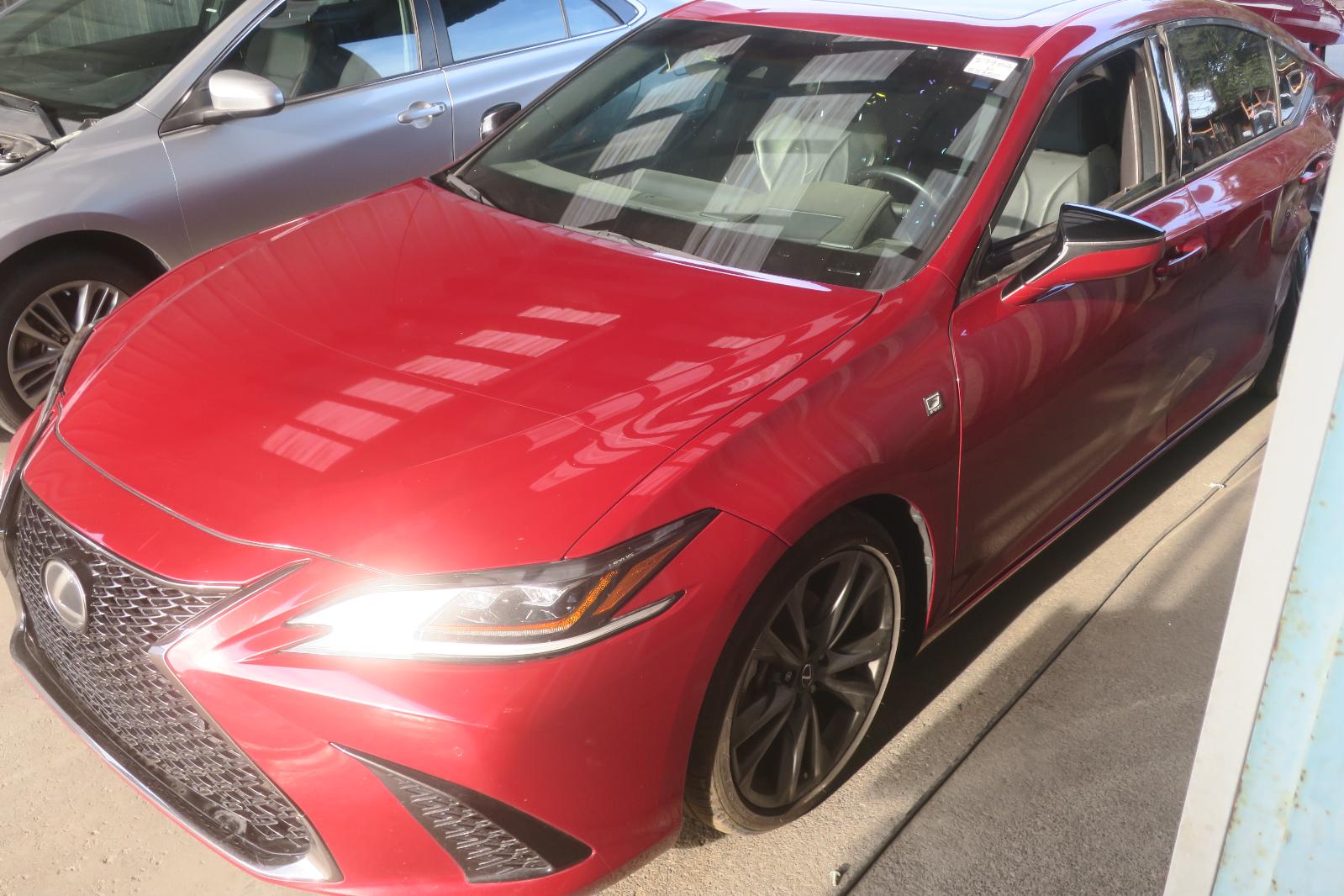 2021 Lexus ES 350 -- Photo 1
