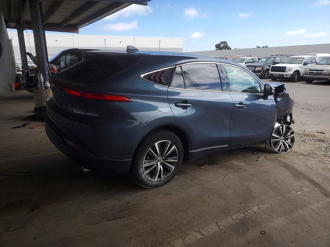 2023 Toyota Venza -- Photo 3