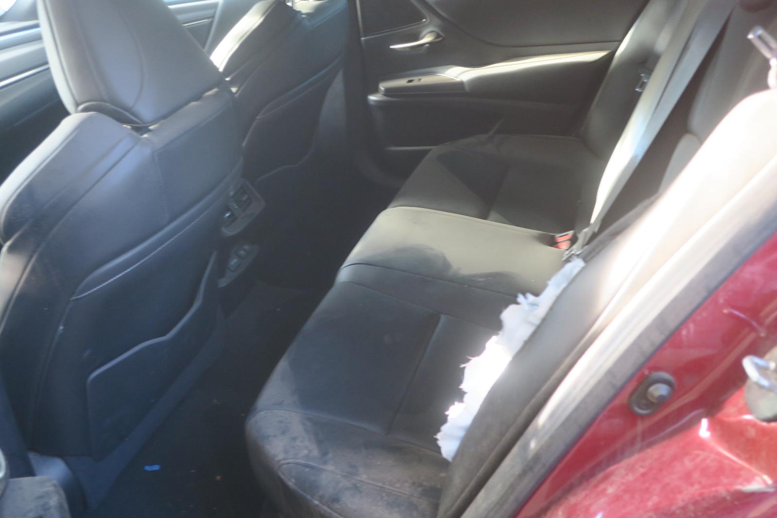2021 Lexus ES 350 -- Photo 8