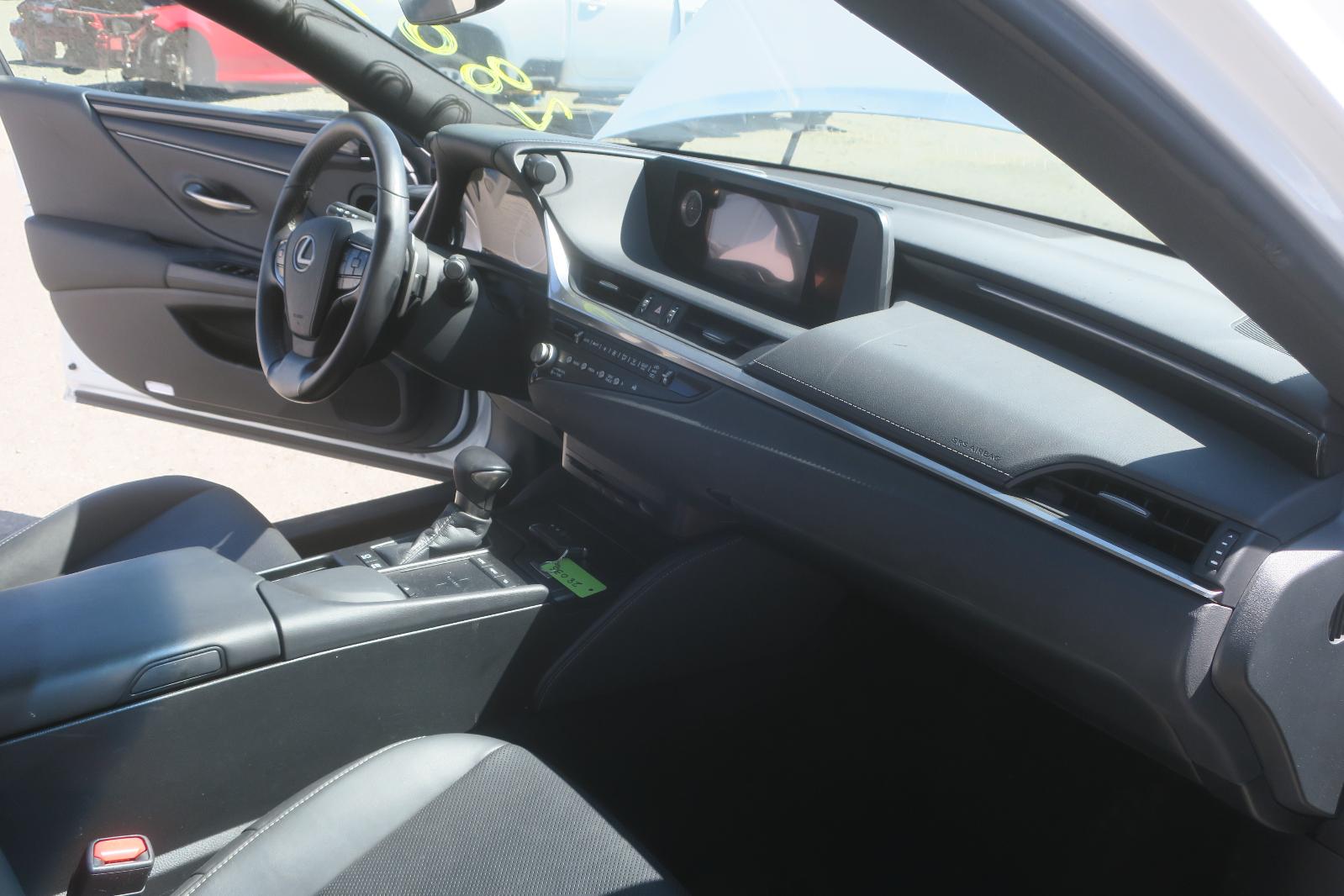 2021 Lexus ES 300h -- Photo 14