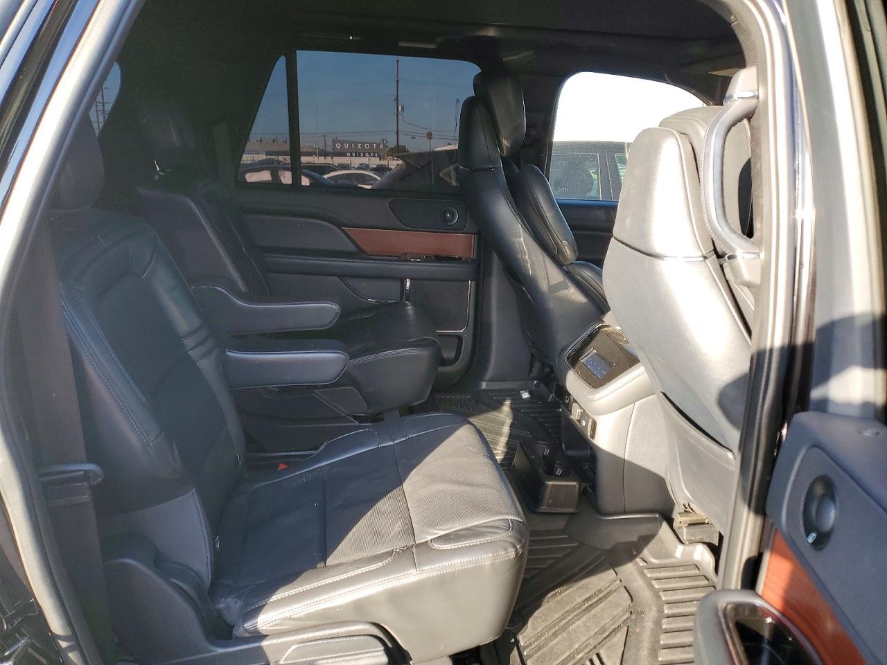 2022 Lincoln Navigator -- Photo 11