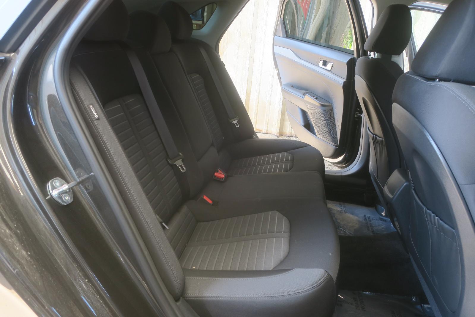 2026 Kia K5 -- Photo 8