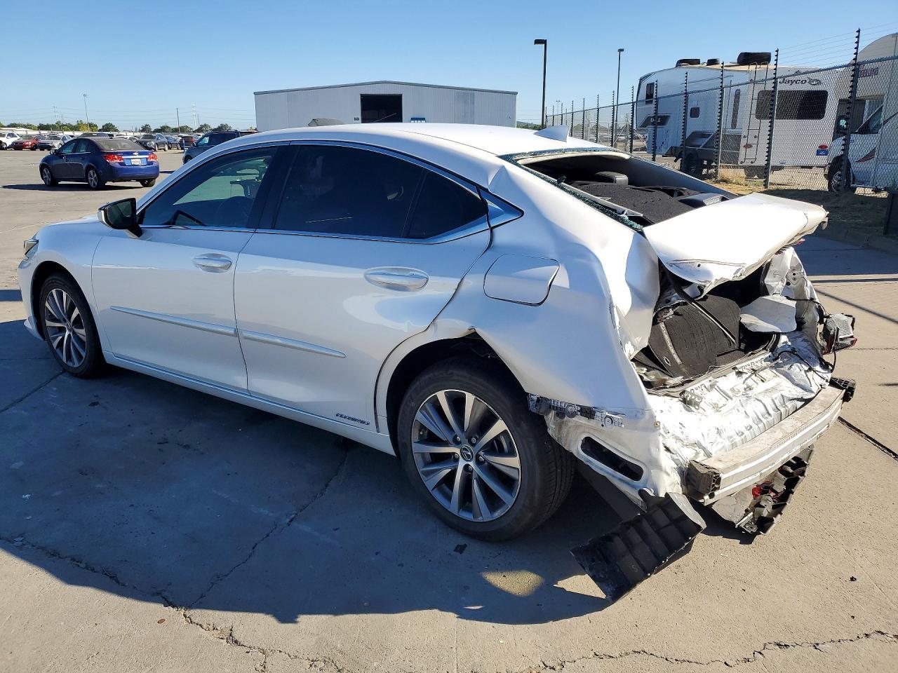 2021 Lexus ES 300h -- Photo 2