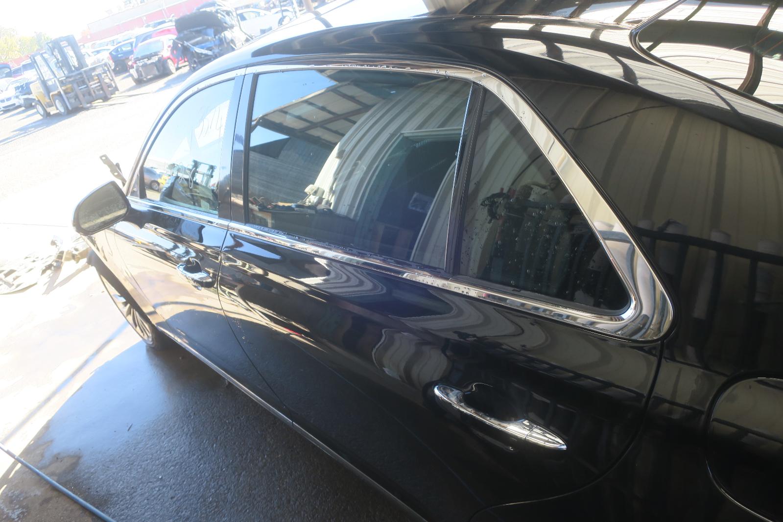2017 Genesis G90 -- Photo 3
