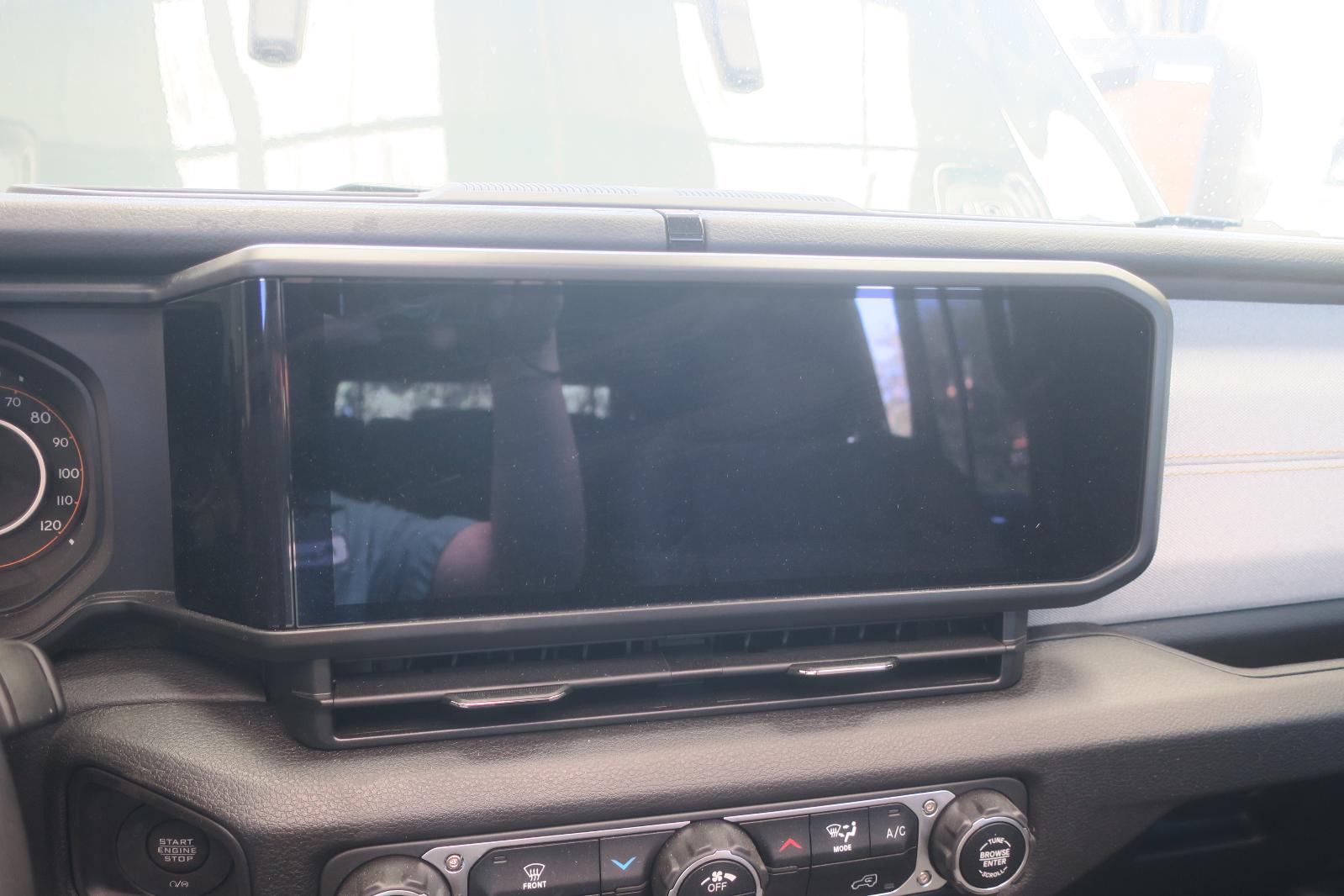2025 Jeep Wrangler -- Photo 10
