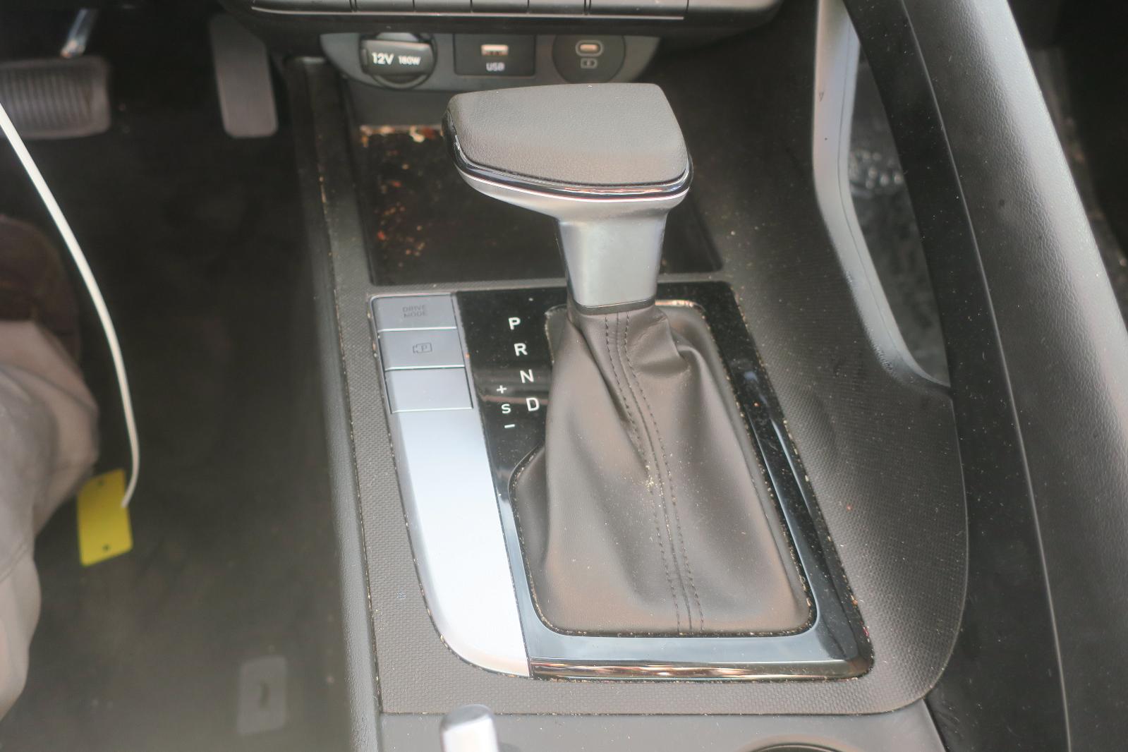 2024 Hyundai Elantra -- Photo 12