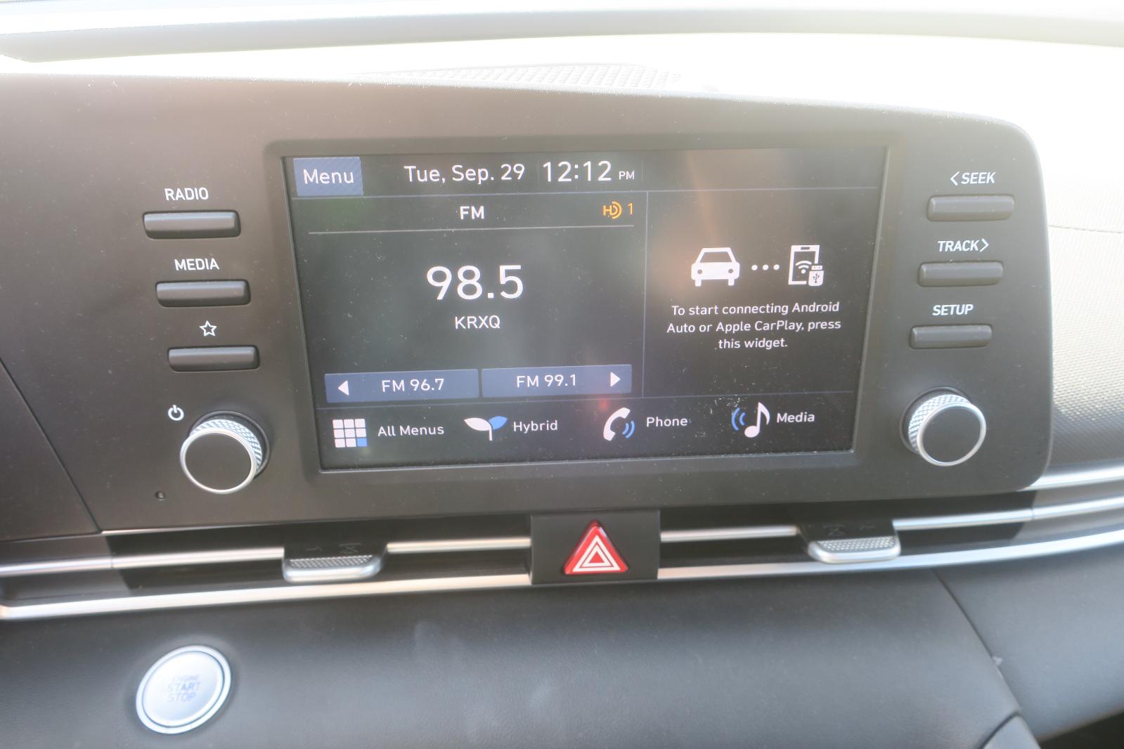 2025 Hyundai Elantra -- Photo 11