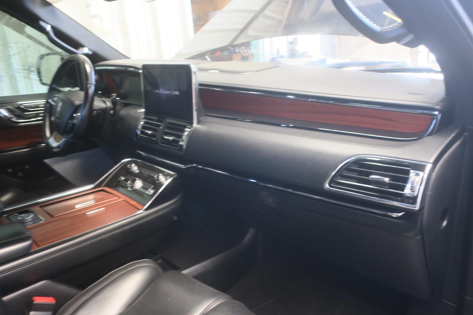 2018 Lincoln Navigator -- Photo 16