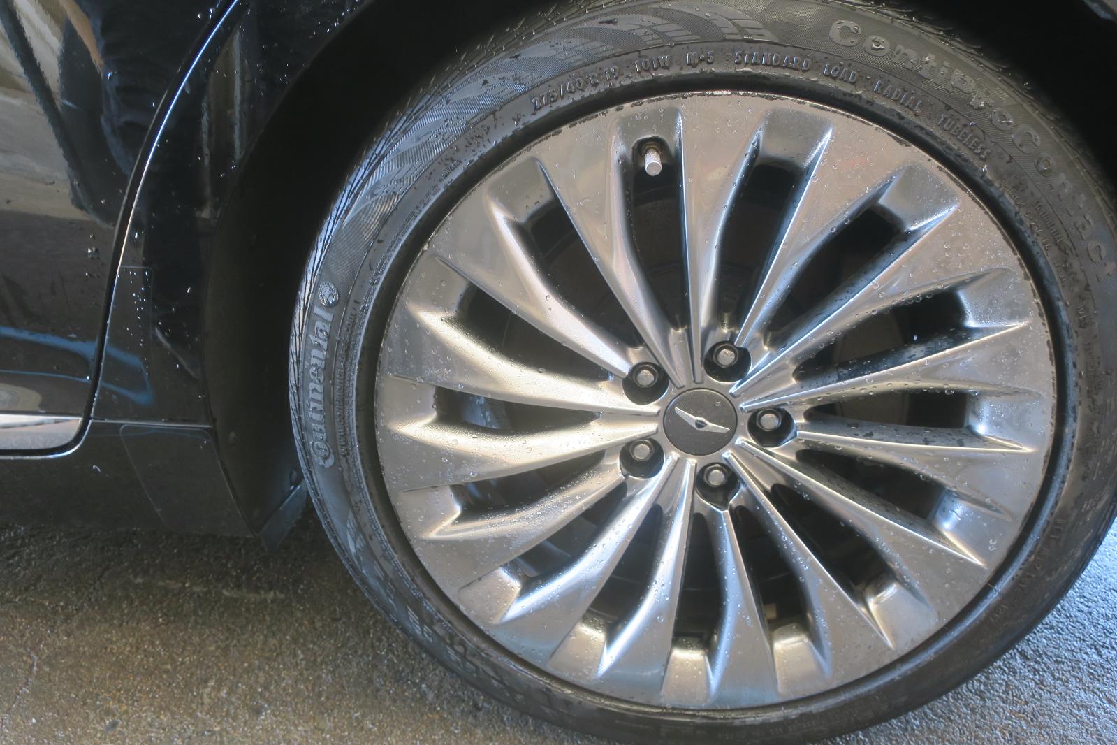 2017 Genesis G90 -- Photo 17