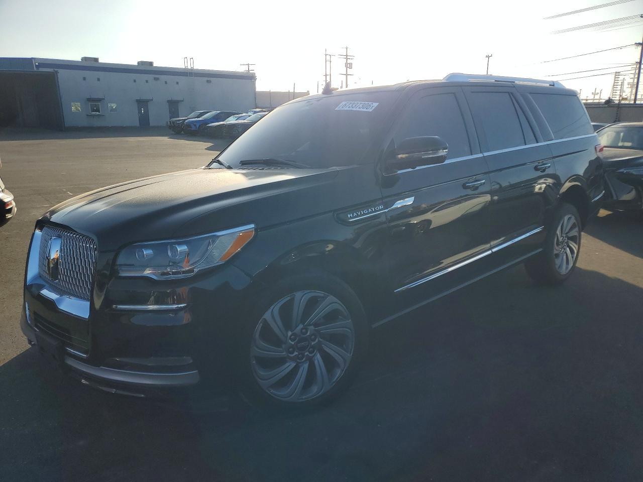 2022 Lincoln Navigator -- Photo 1