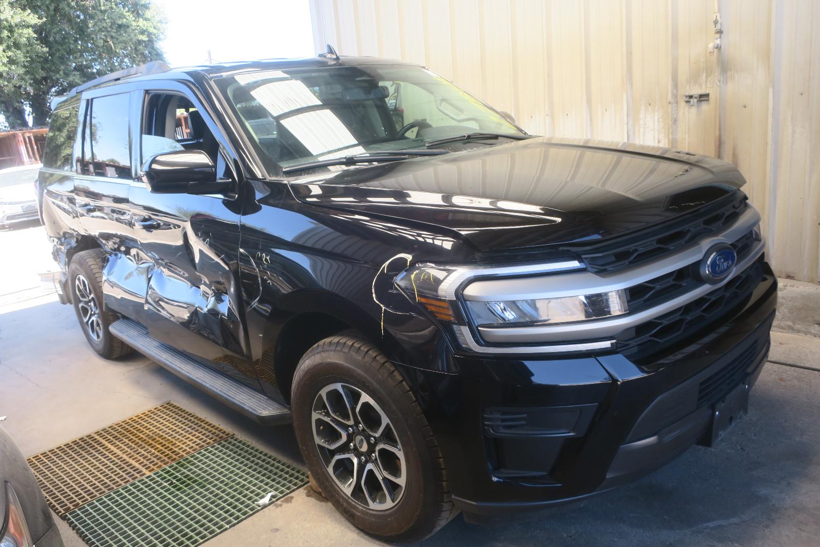 2024 Ford Expedition -- Photo 4