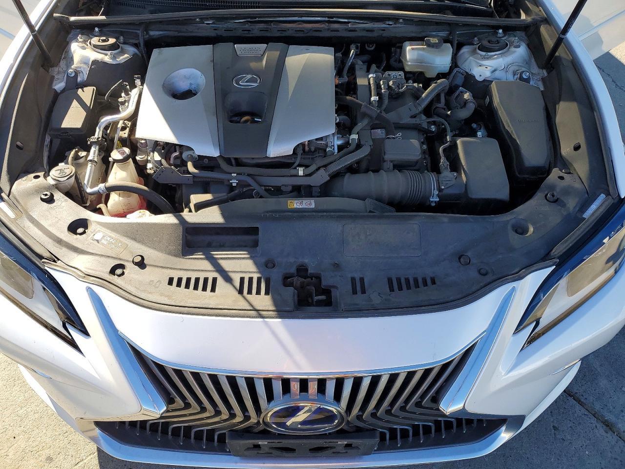2021 Lexus ES 300h -- Photo 11