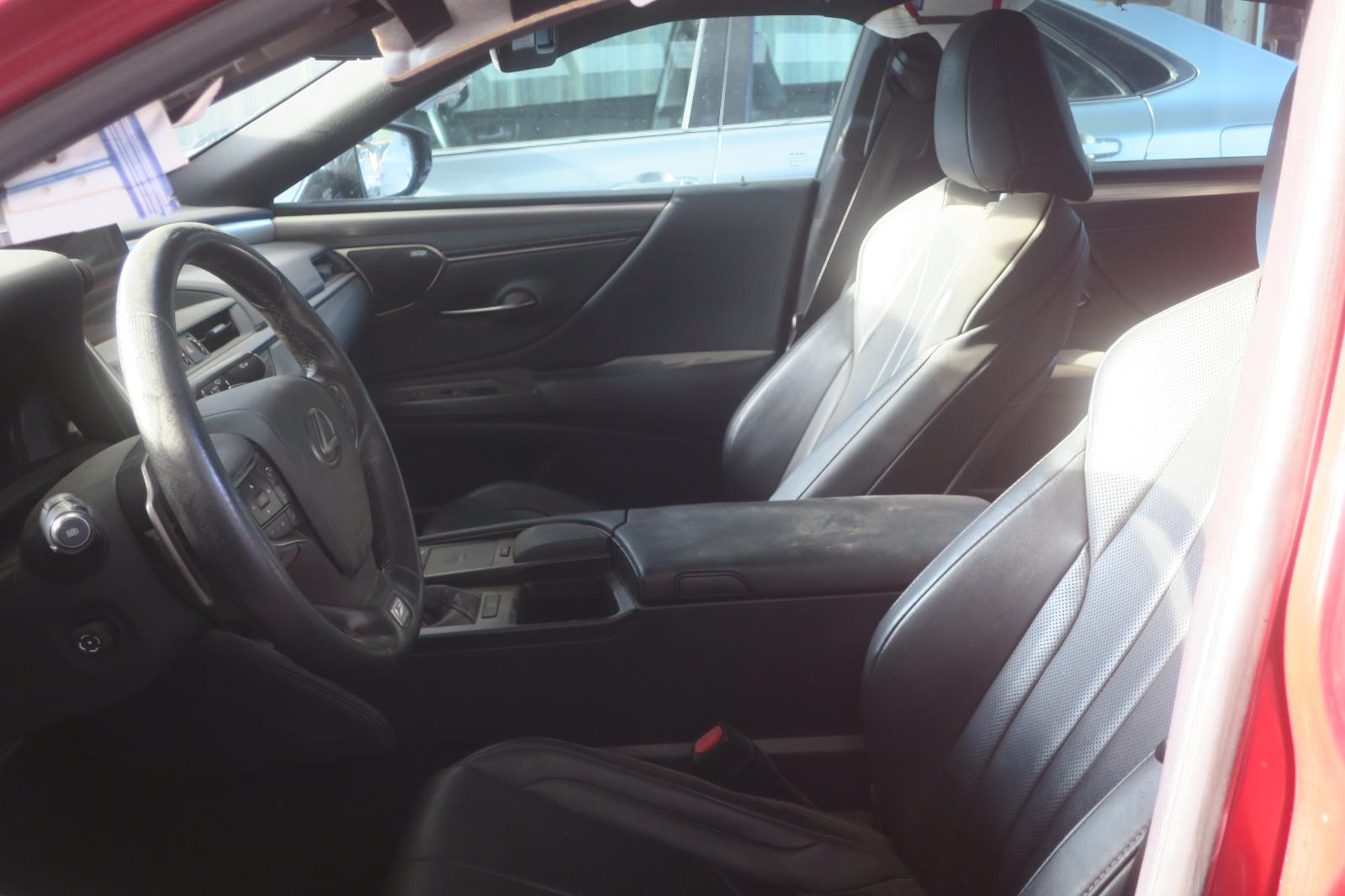 2021 Lexus ES 350 -- Photo 5