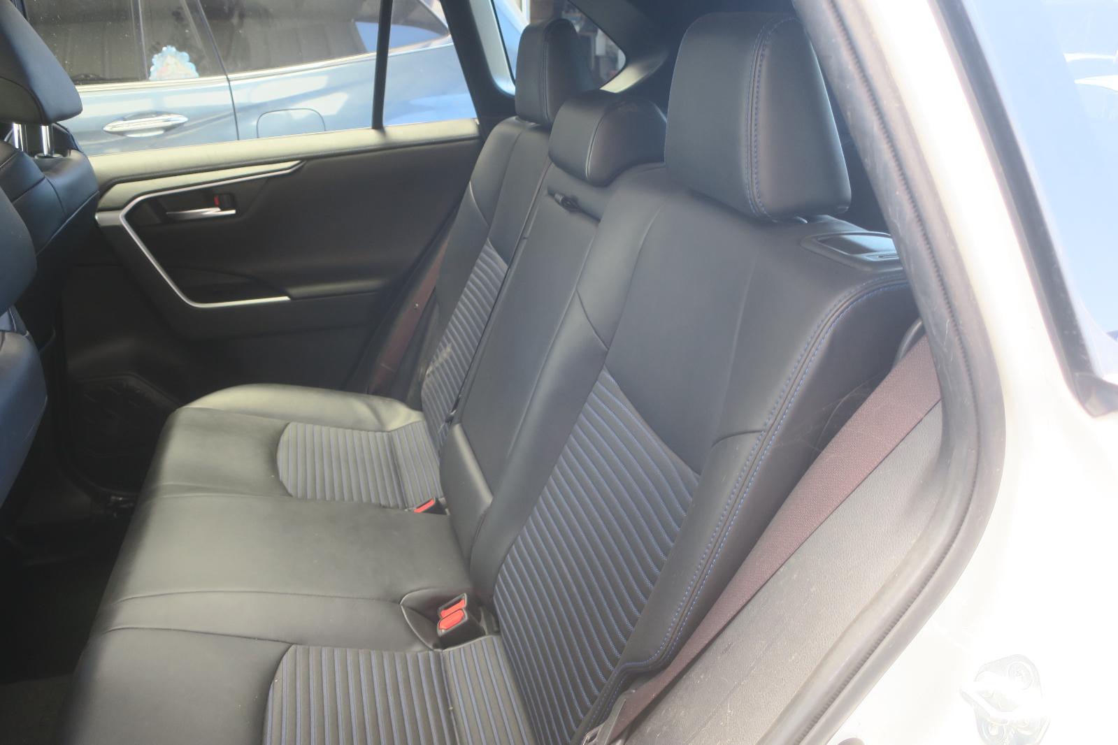 2019 Toyota Rav4 -- Photo 8