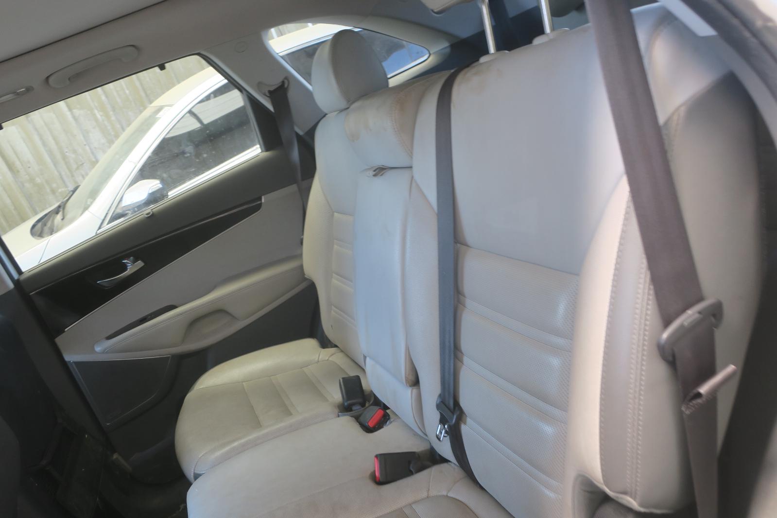 2017 Kia Sorento -- Photo 7