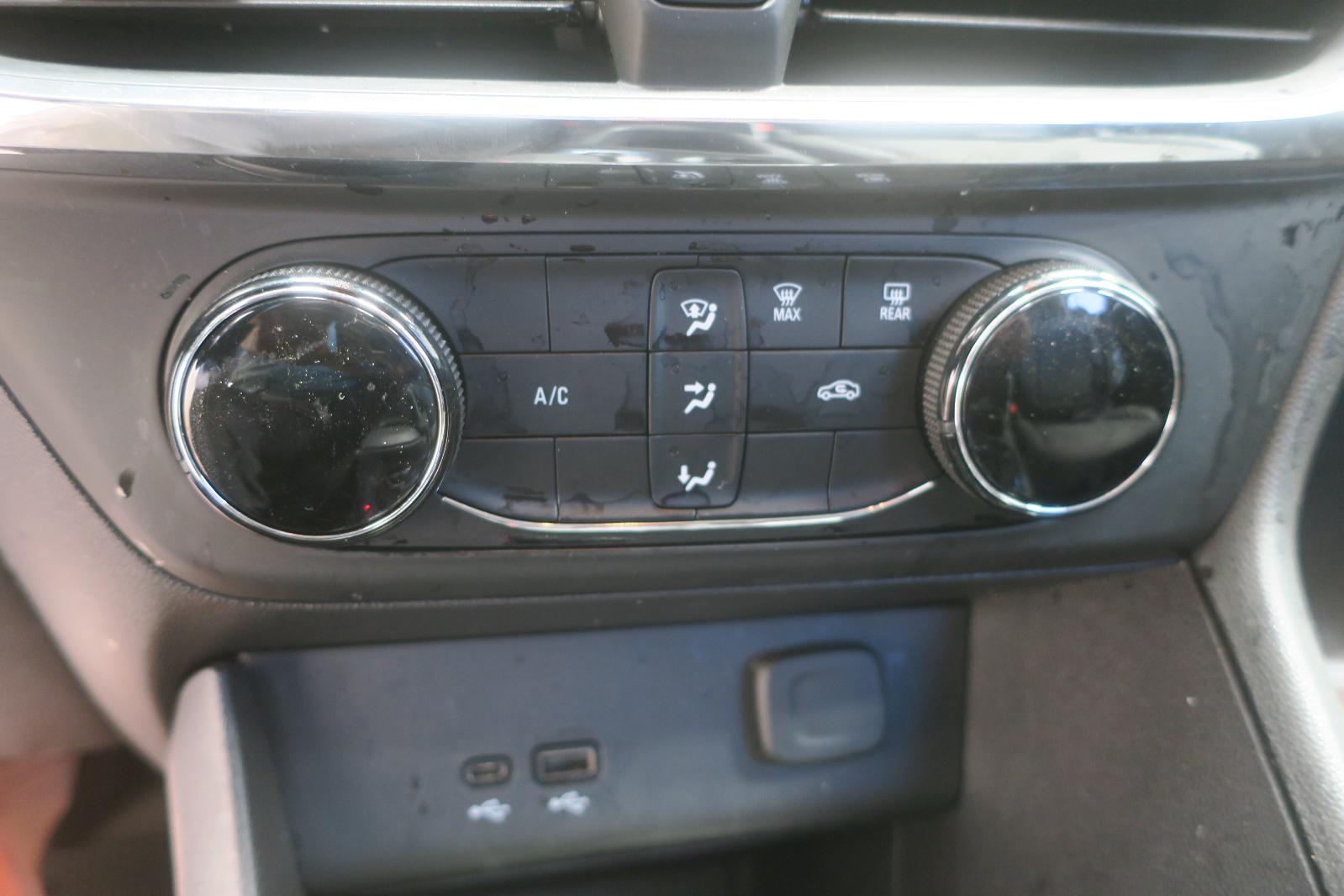 2025 Buick Encore GX -- Photo 11