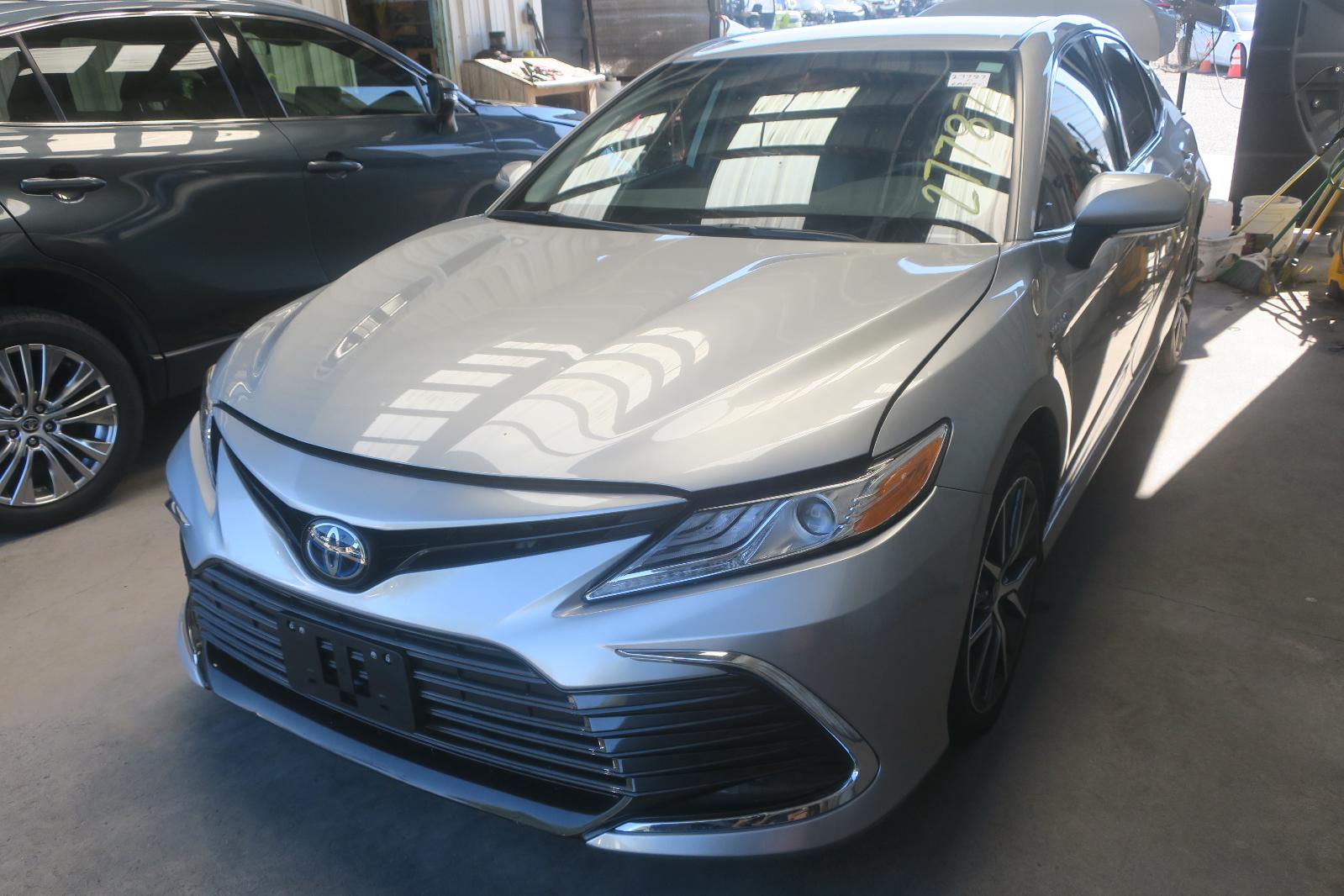2021 Toyota Camry -- Photo 1