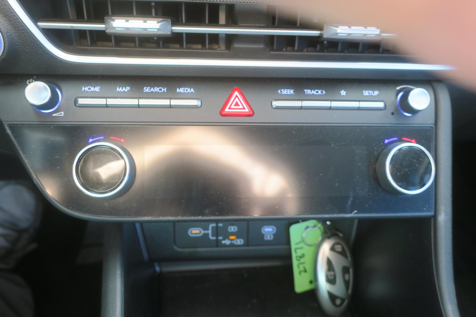 2025 Hyundai Sonata -- Photo 12