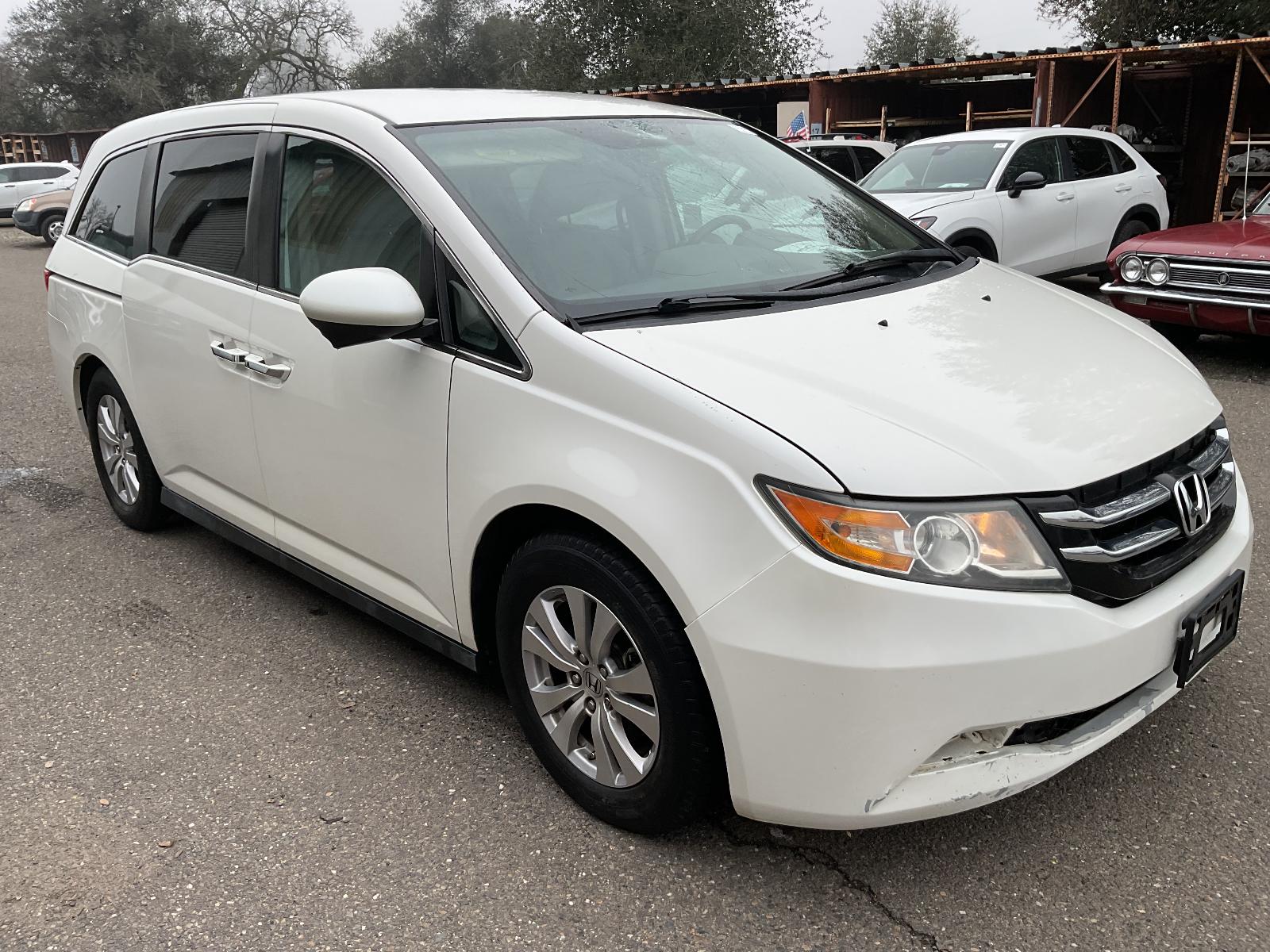 2015 Honda Odyssey EX's photo