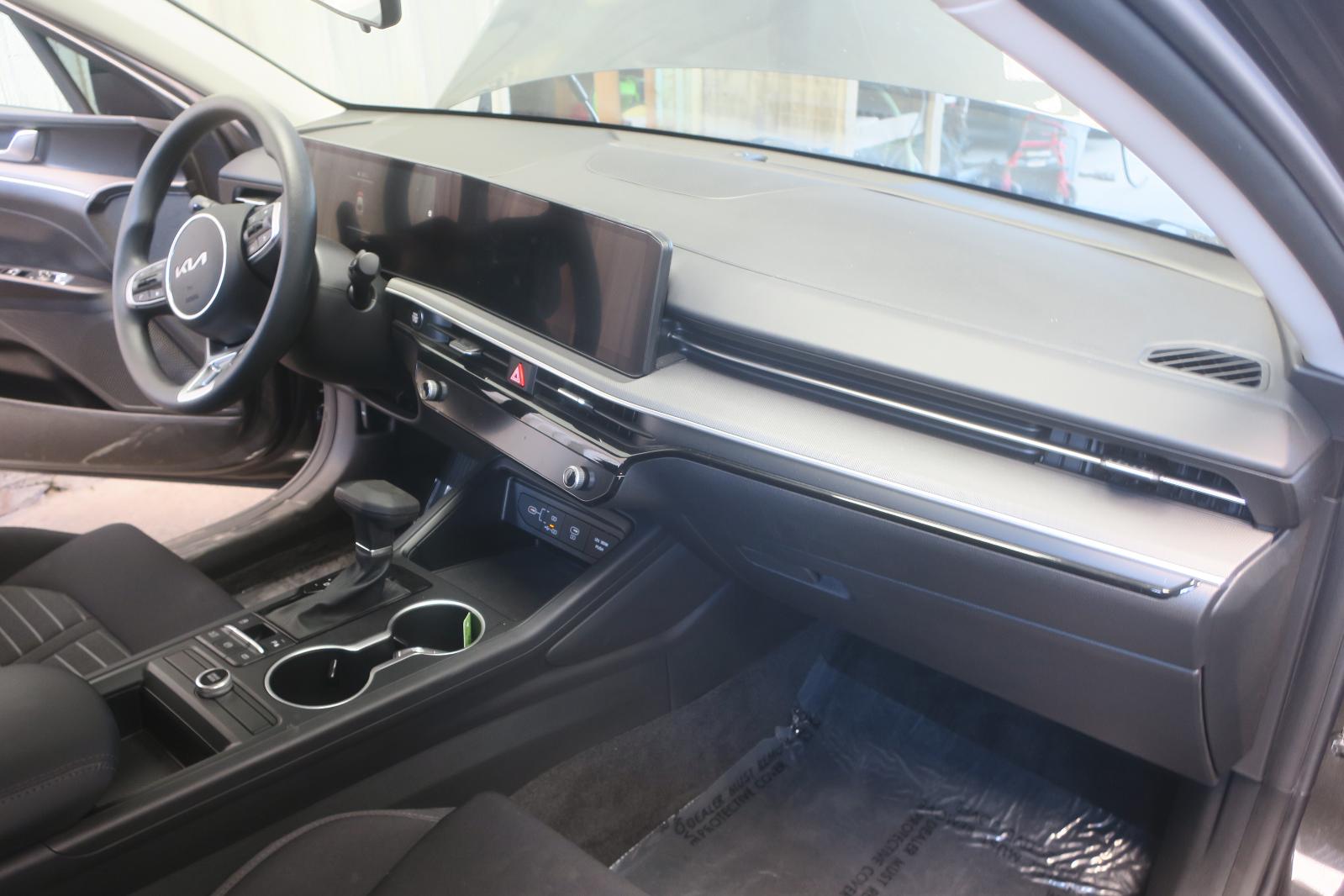 2026 Kia K5 -- Photo 13