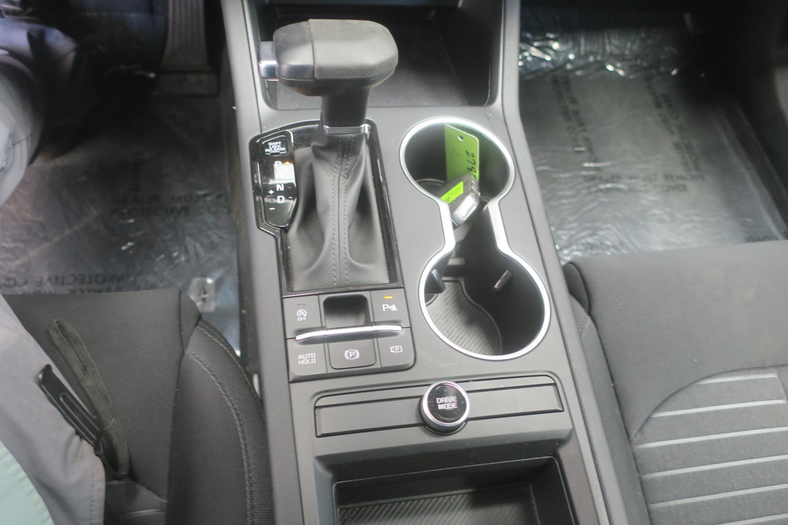 2026 Kia K5 -- Photo 12