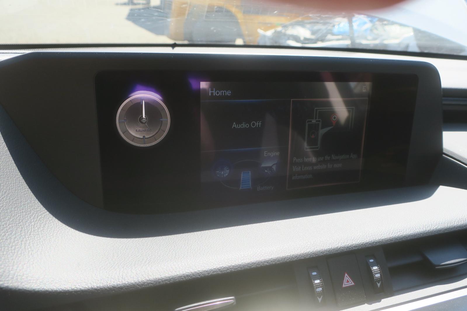 2021 Lexus ES 300h -- Photo 11