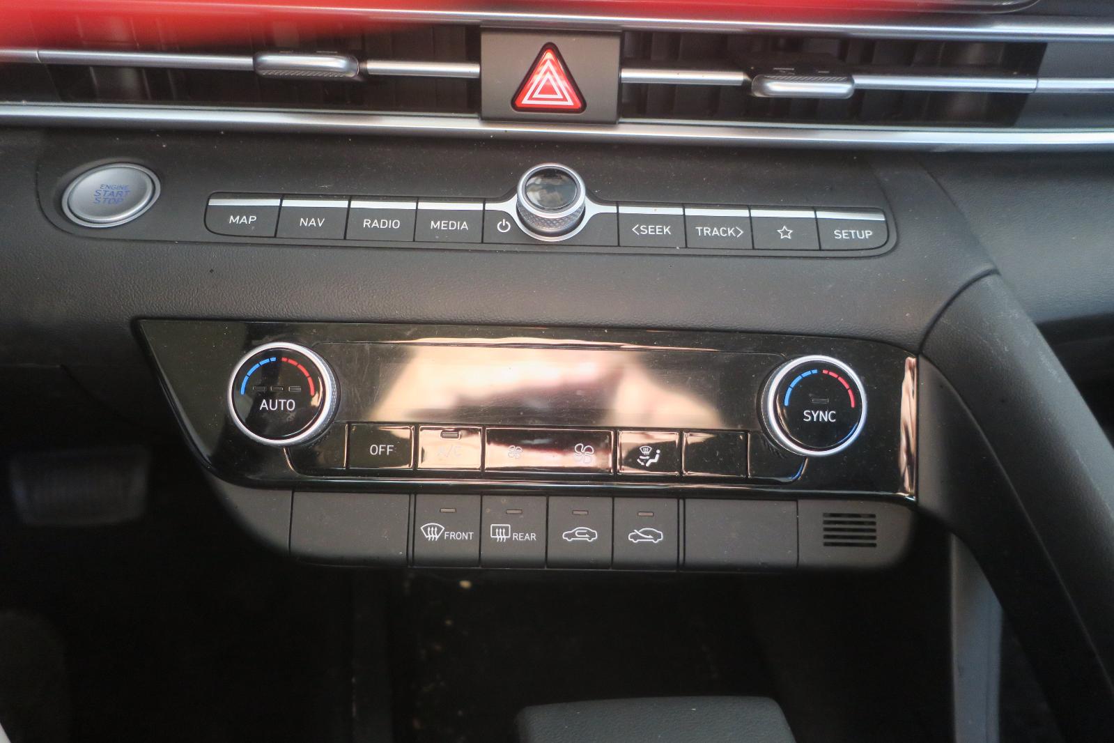 2024 Hyundai Elantra -- Photo 11