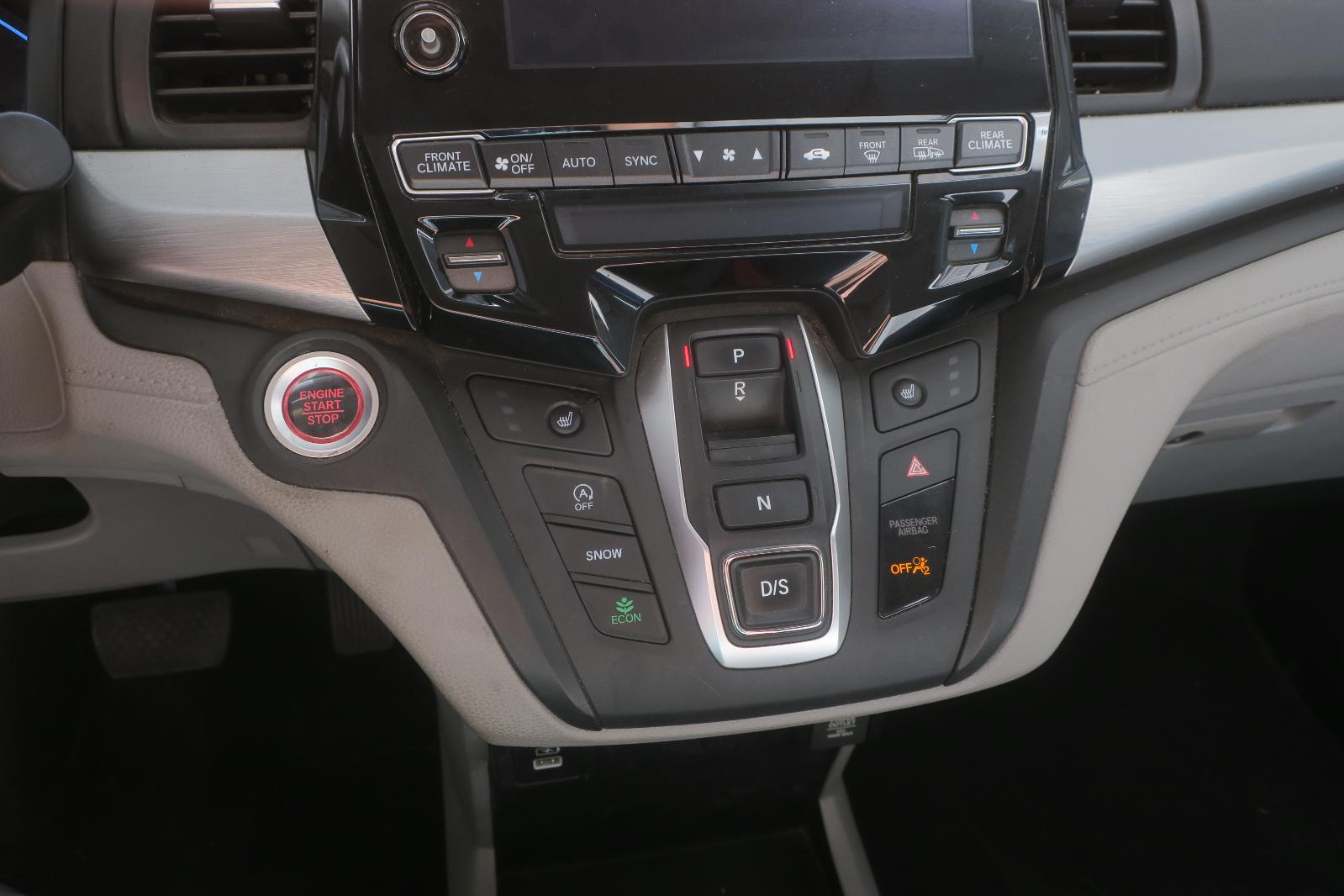 2021 Honda Odyssey -- Photo 12