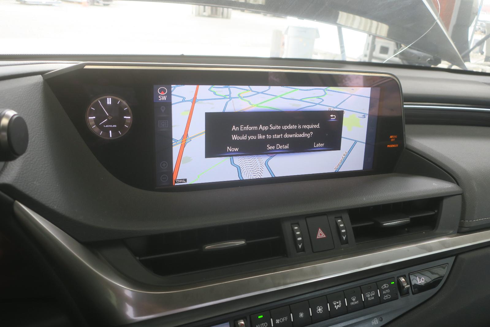 2019 Lexus ES 350 -- Photo 11