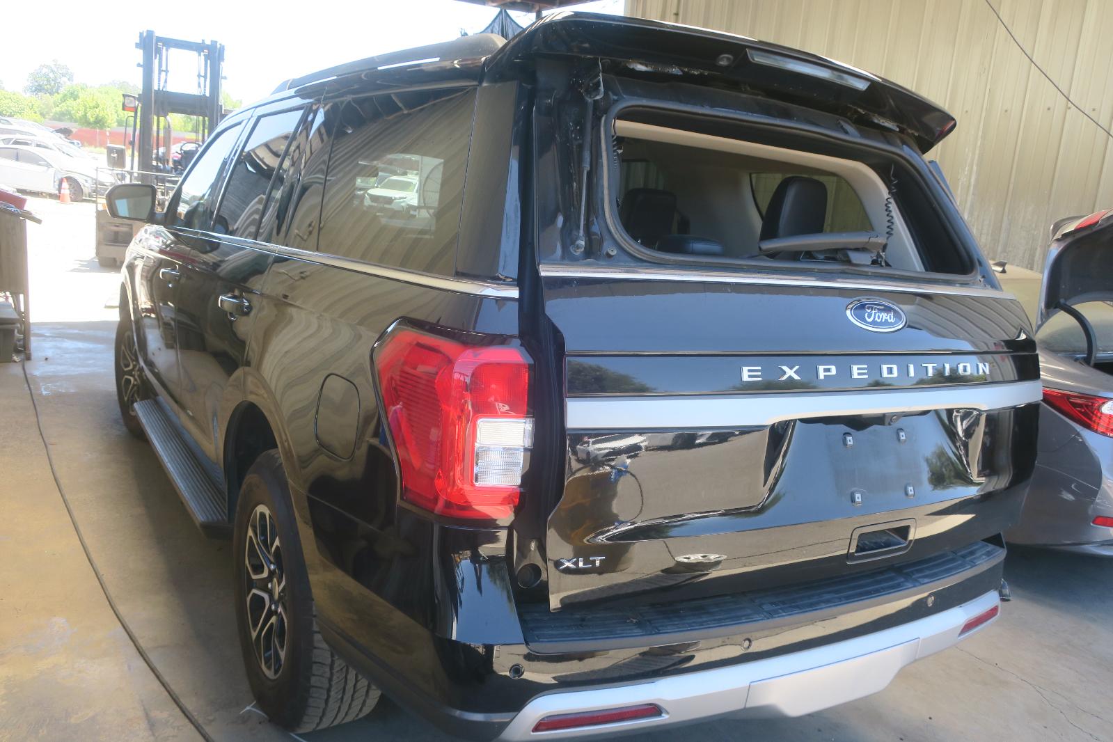 2024 Ford Expedition -- Photo 2
