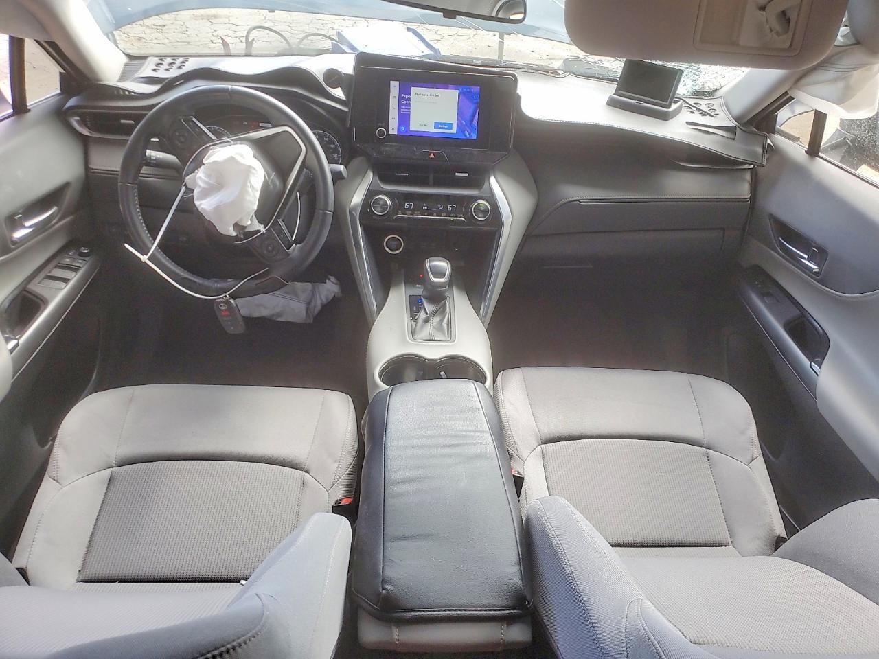 2023 Toyota Venza -- Photo 8