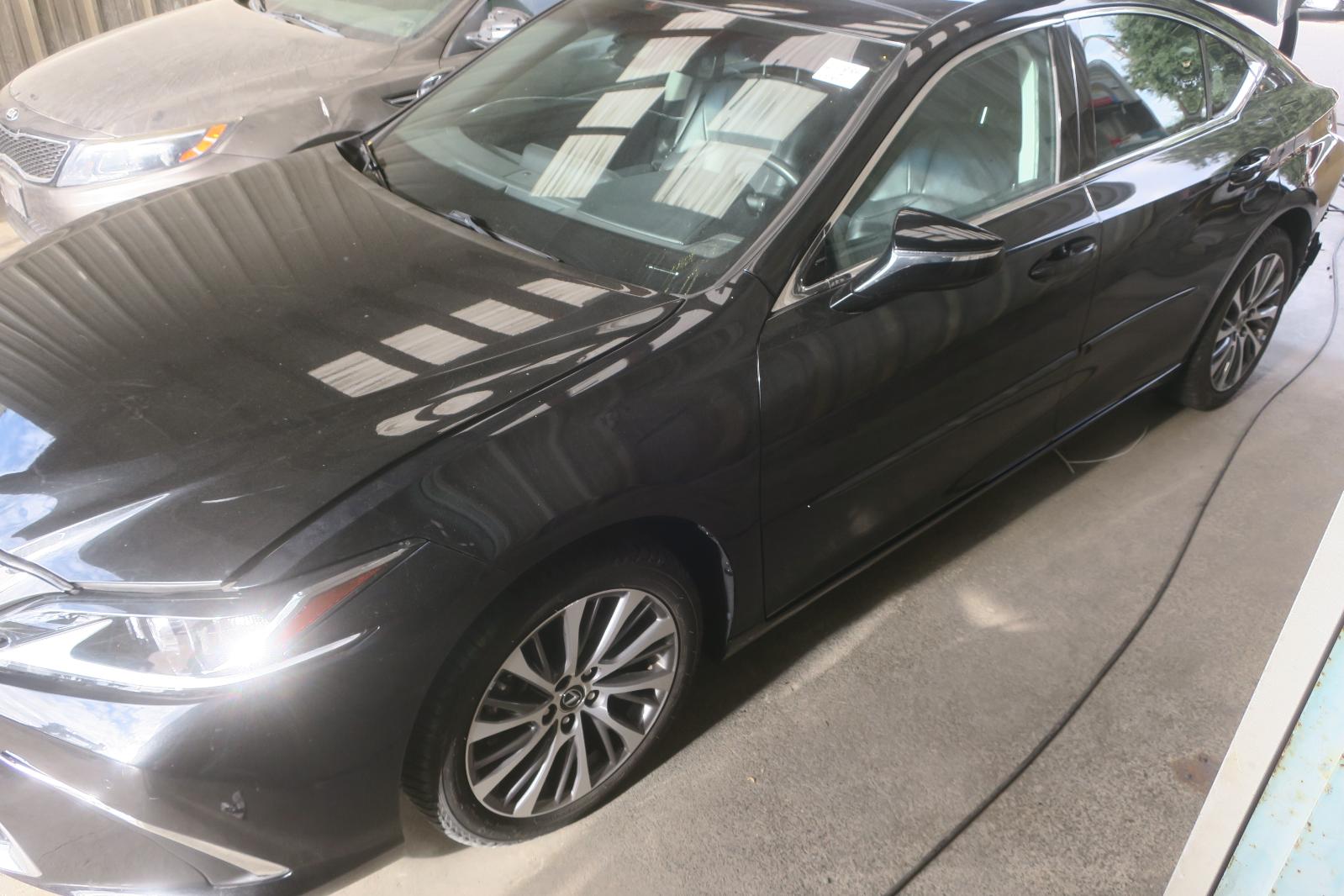 2019 Lexus ES 350 -- Photo 1