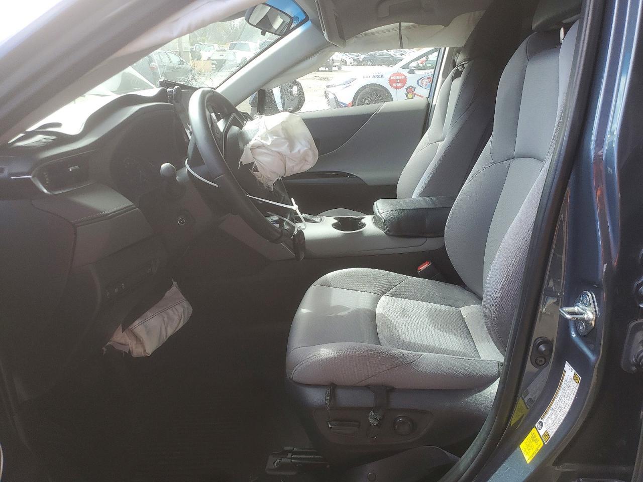 2023 Toyota Venza -- Photo 7