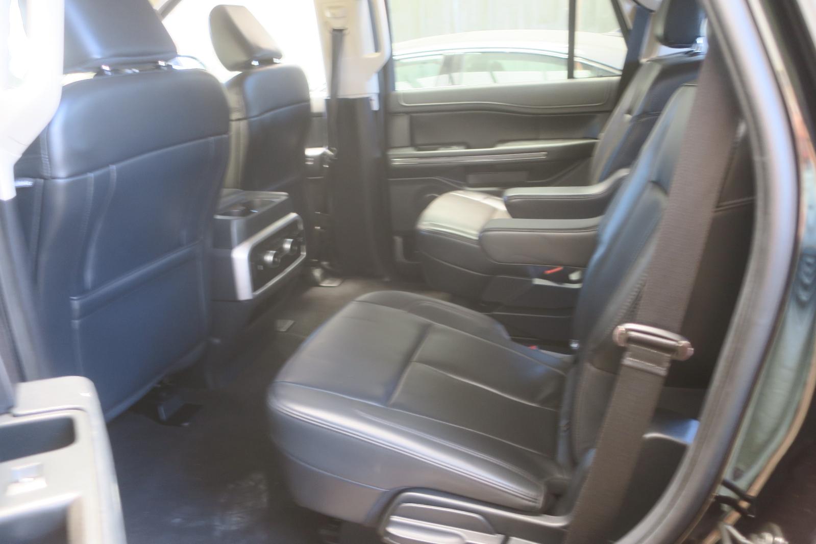 2024 Ford Expedition -- Photo 8