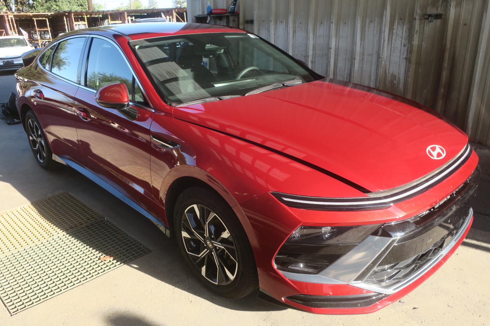 2025 Hyundai Sonata -- Photo 4