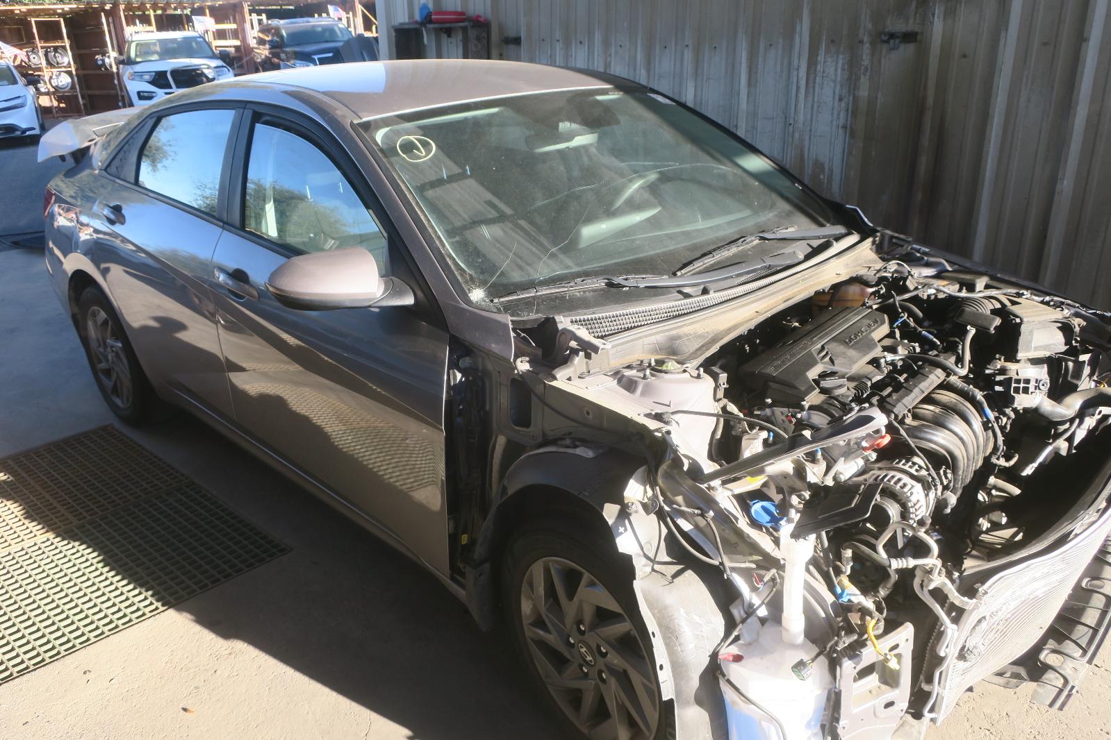 2024 Hyundai Elantra -- Photo 4