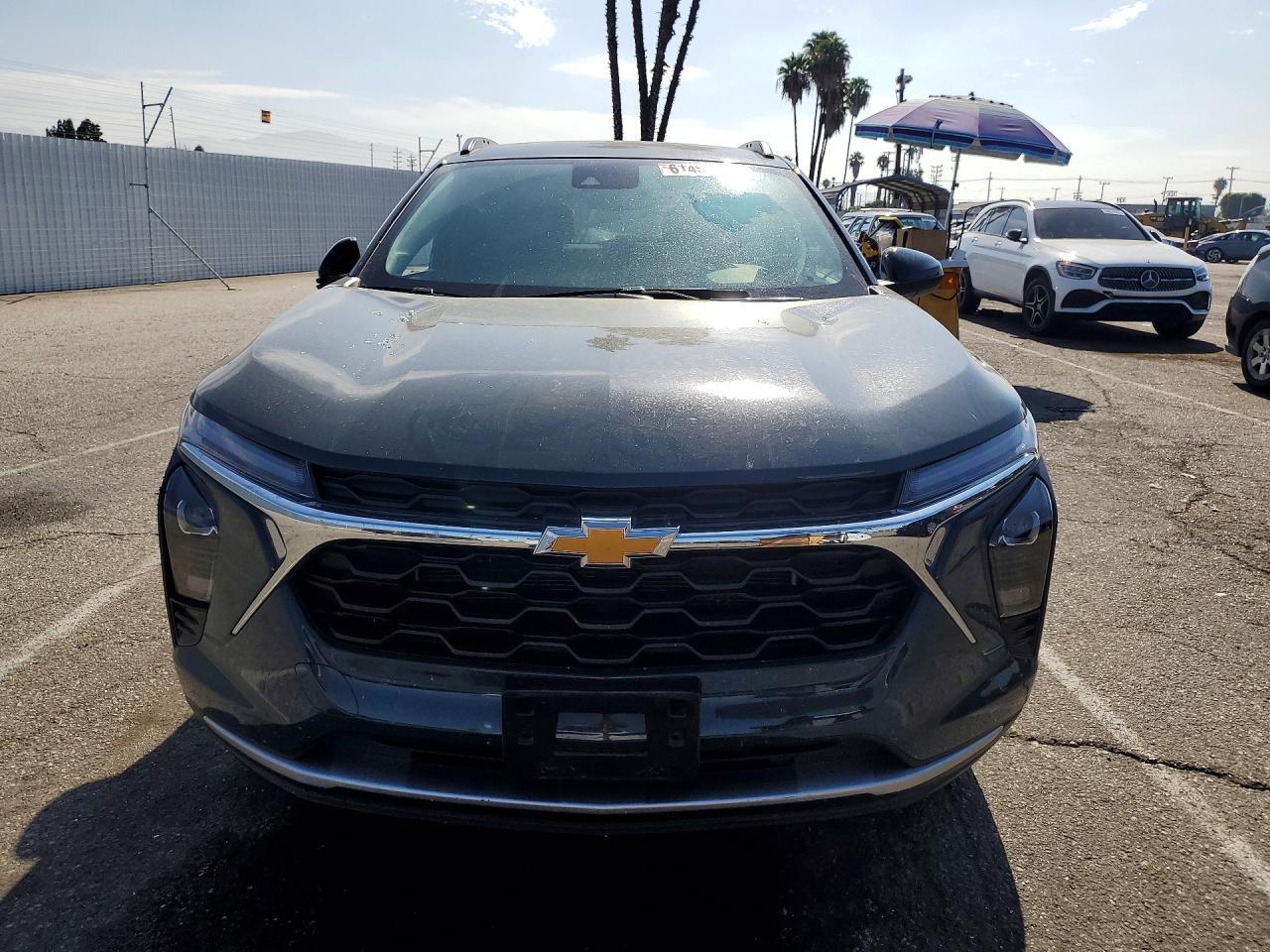 2025 Chevrolet Trax -- Photo 5