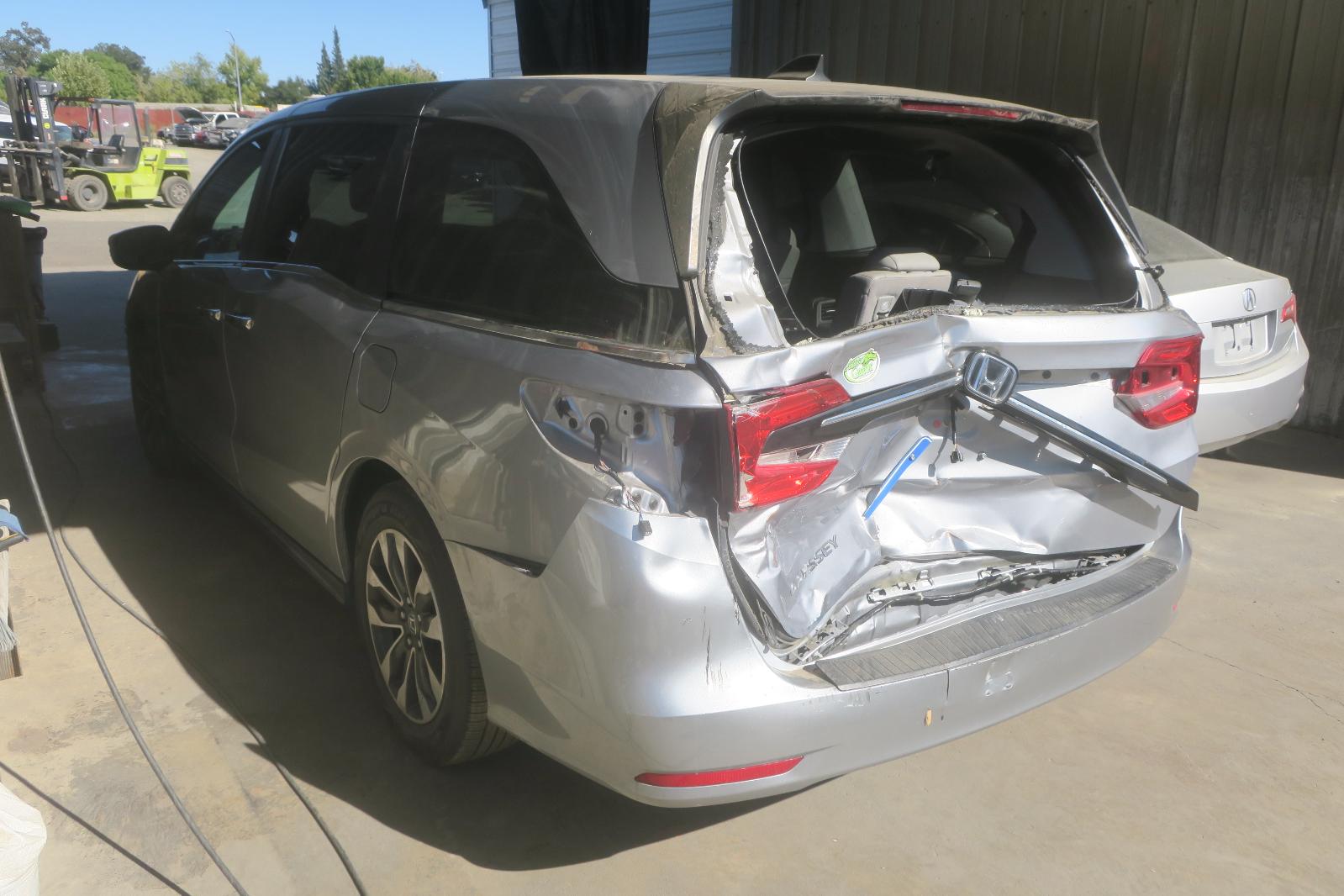 2021 Honda Odyssey -- Photo 2