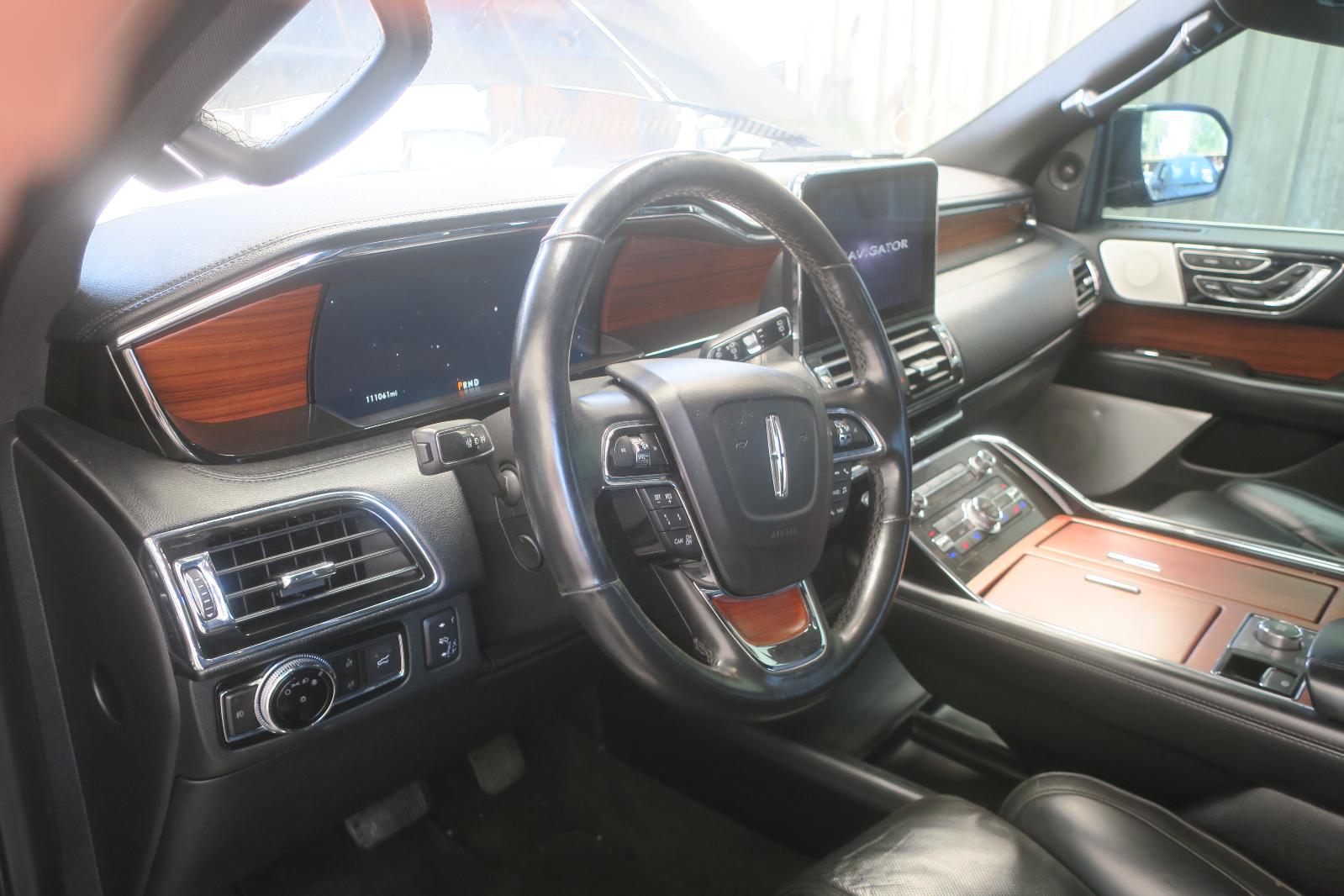 2018 Lincoln Navigator -- Photo 6