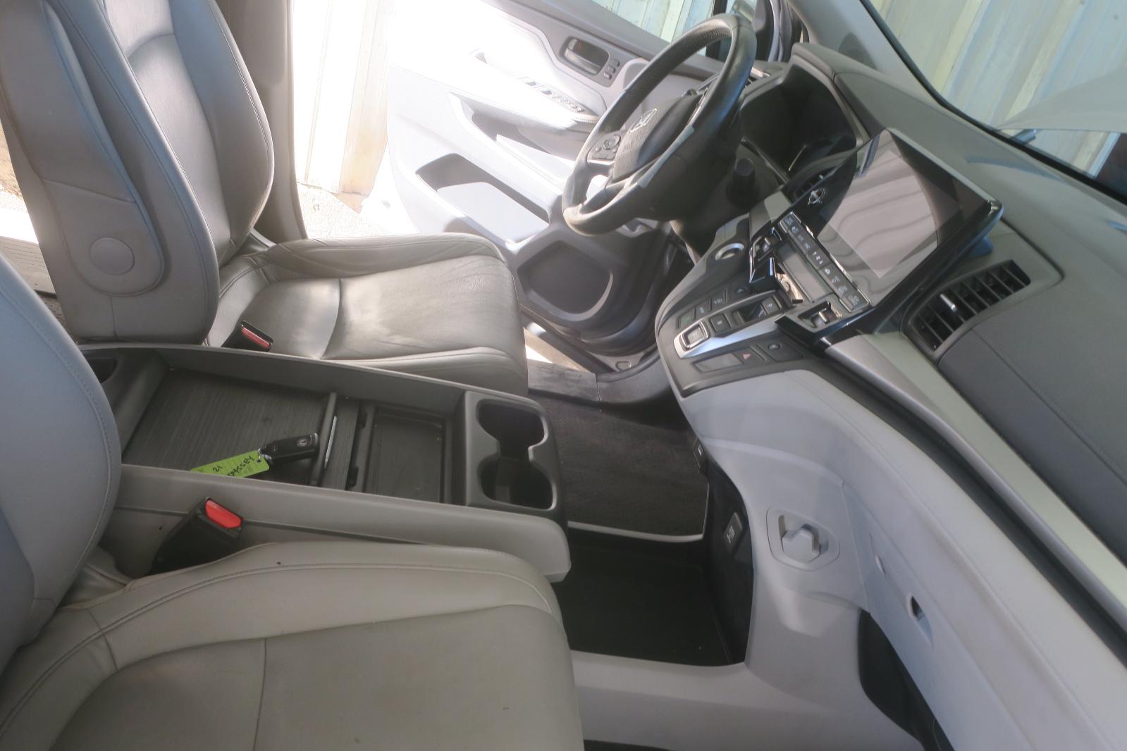 2021 Honda Odyssey -- Photo 7