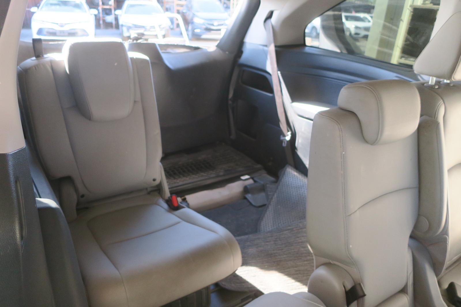 2021 Honda Odyssey -- Photo 9