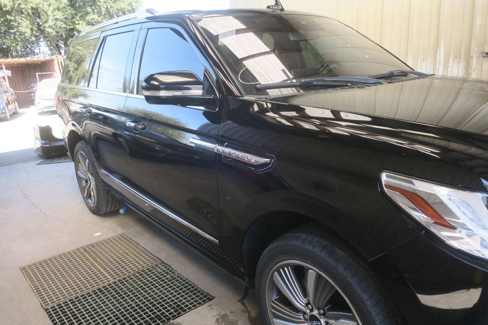 2018 Lincoln Navigator -- Photo 4